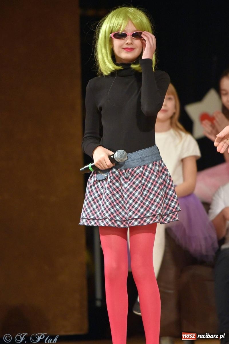 Zdjęcie w galerii na portalu naszraciborz.pl: Oprah Winfrey, Pompa Band, poród i Modlitwa. Gwiazdka Serc na bis! wiadomości z regionu