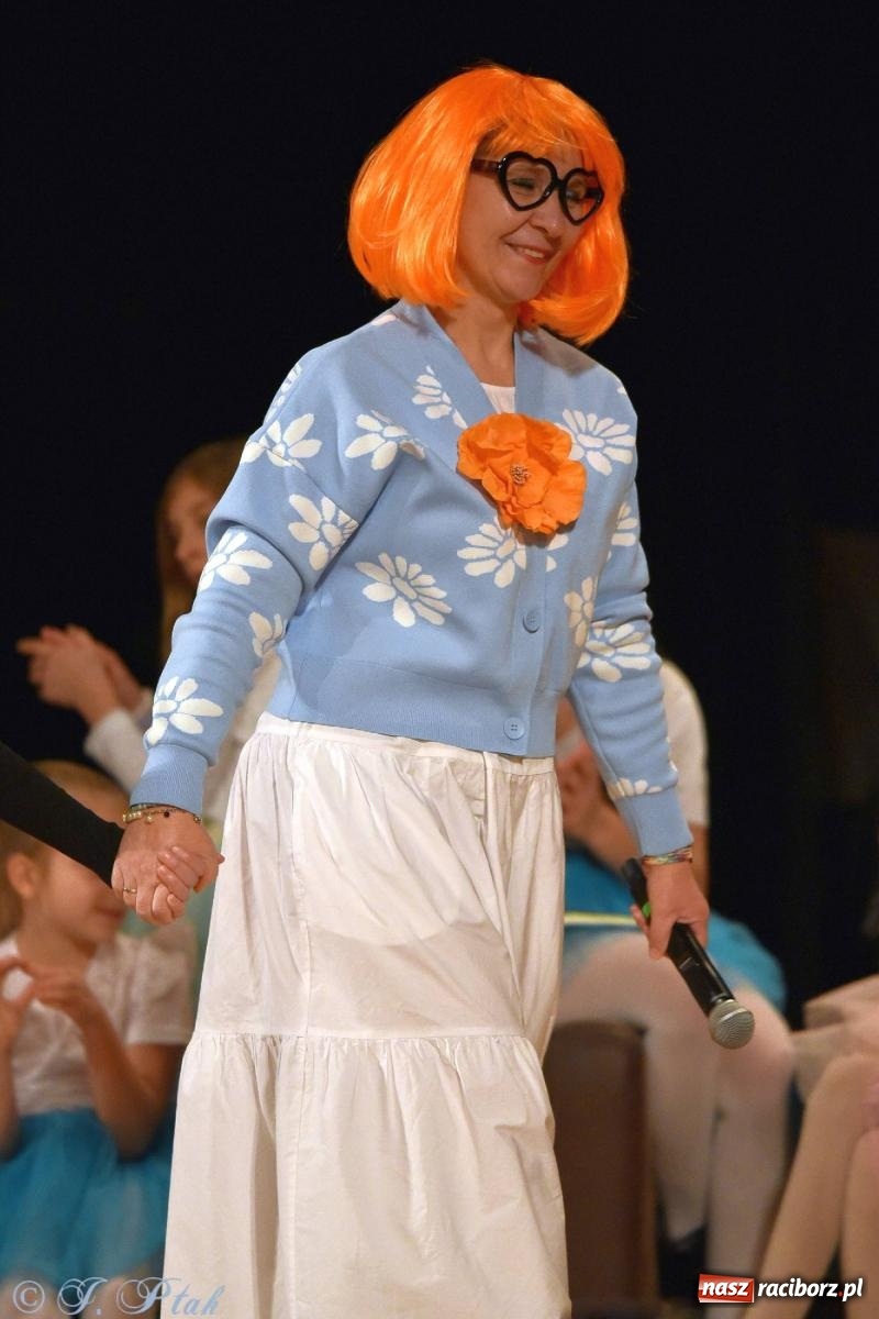 Zdjęcie w galerii na portalu naszraciborz.pl: Oprah Winfrey, Pompa Band, poród i Modlitwa. Gwiazdka Serc na bis! wiadomości z regionu