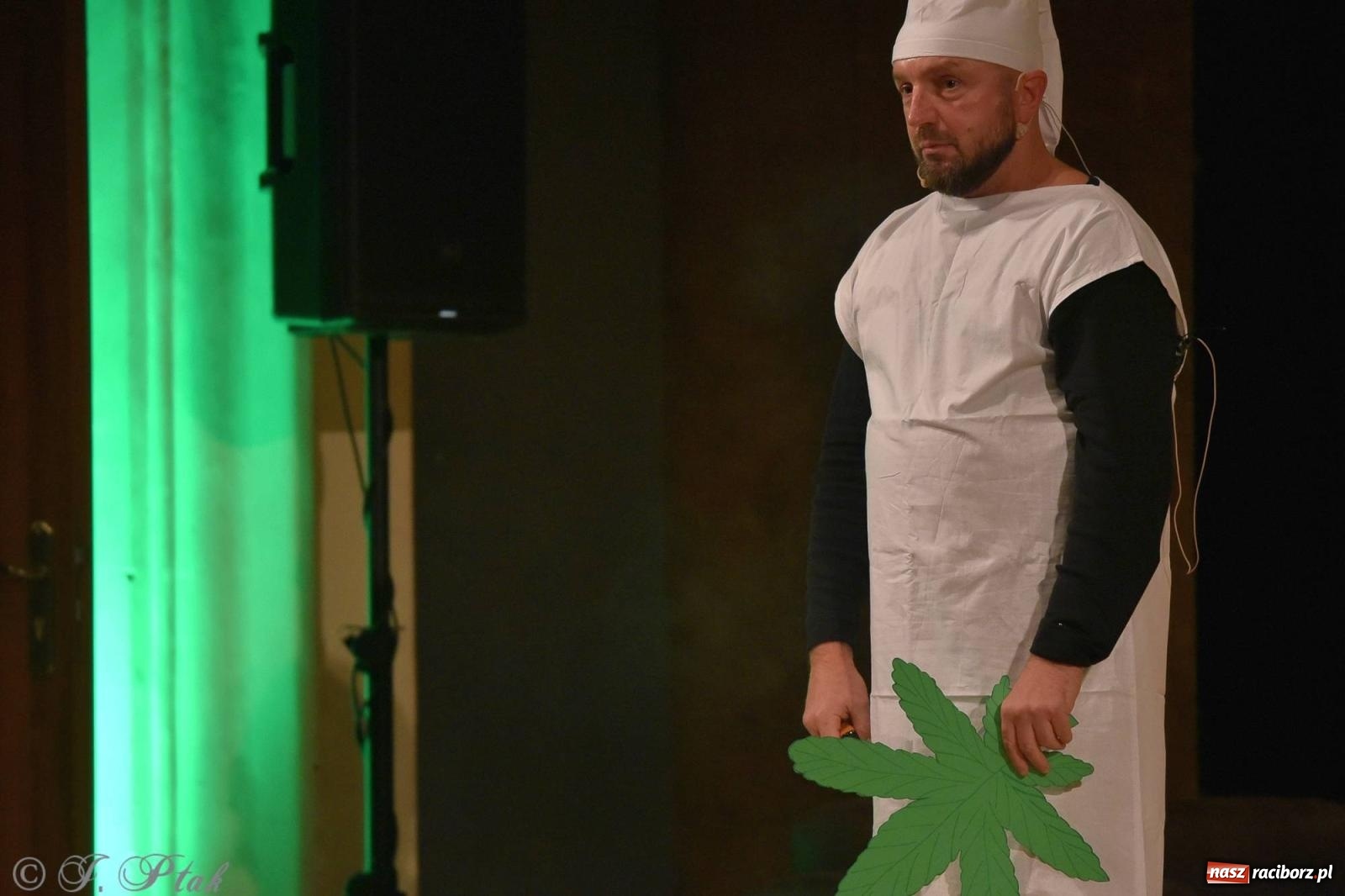 Zdjęcie w galerii na portalu naszraciborz.pl: Oprah Winfrey, Pompa Band, poród i Modlitwa. Gwiazdka Serc na bis! wiadomości z regionu