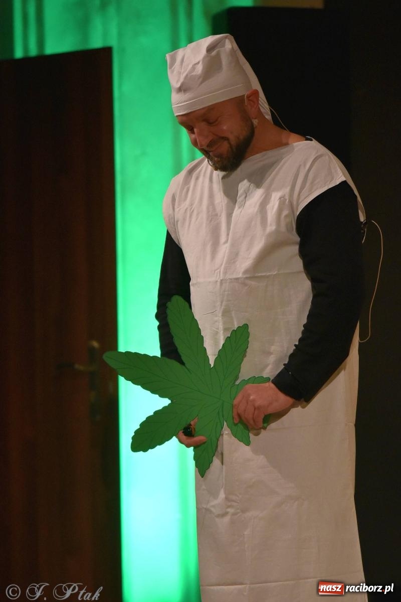 Zdjęcie w galerii na portalu naszraciborz.pl: Oprah Winfrey, Pompa Band, poród i Modlitwa. Gwiazdka Serc na bis! wiadomości z regionu