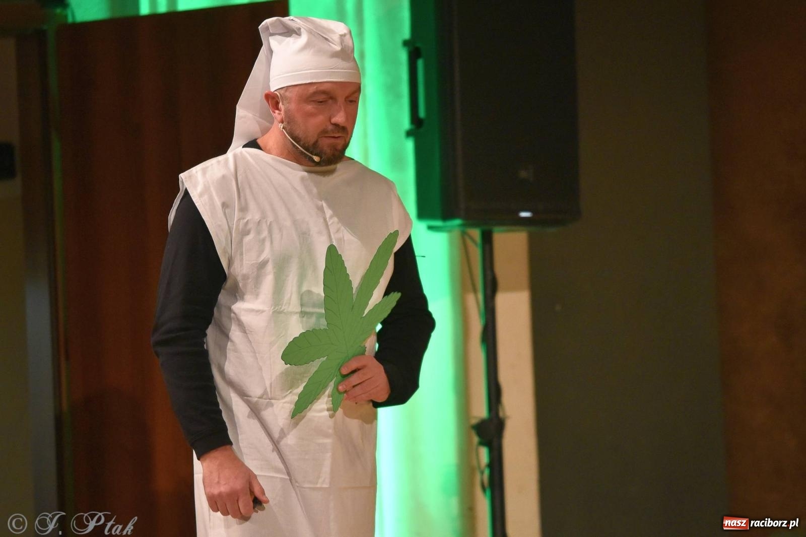 Zdjęcie w galerii na portalu naszraciborz.pl: Oprah Winfrey, Pompa Band, poród i Modlitwa. Gwiazdka Serc na bis! wiadomości z regionu