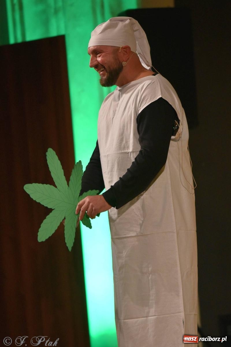 Zdjęcie w galerii na portalu naszraciborz.pl: Oprah Winfrey, Pompa Band, poród i Modlitwa. Gwiazdka Serc na bis! wiadomości z regionu