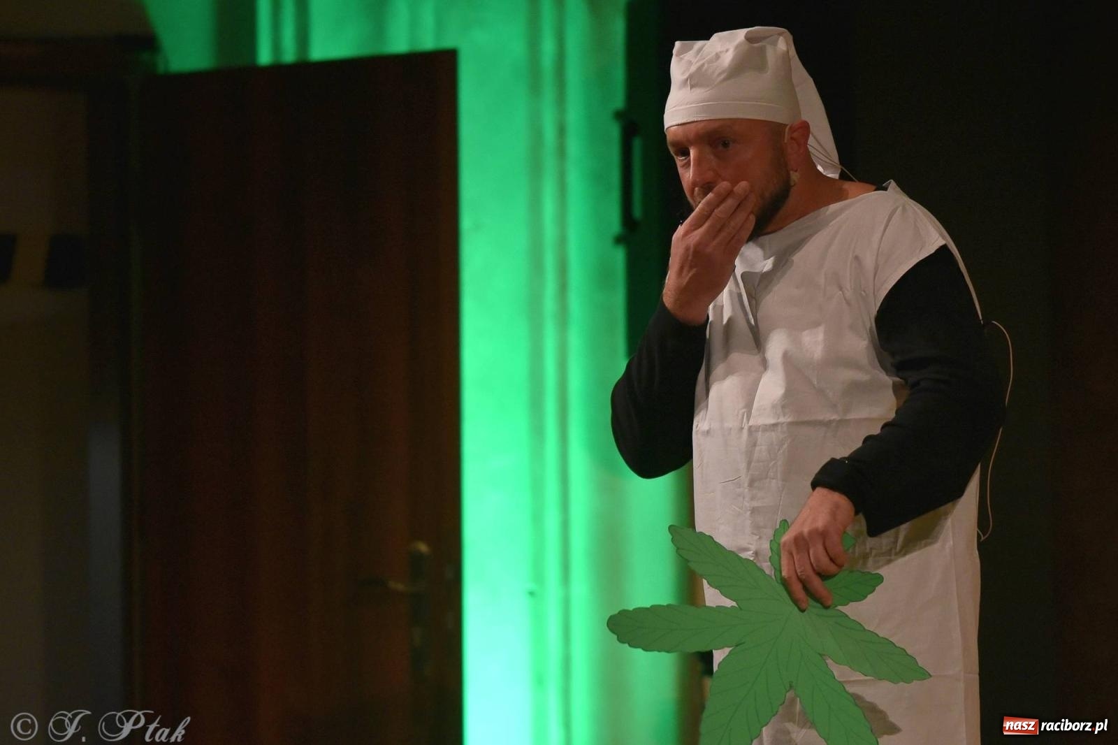 Zdjęcie w galerii na portalu naszraciborz.pl: Oprah Winfrey, Pompa Band, poród i Modlitwa. Gwiazdka Serc na bis! wiadomości z regionu