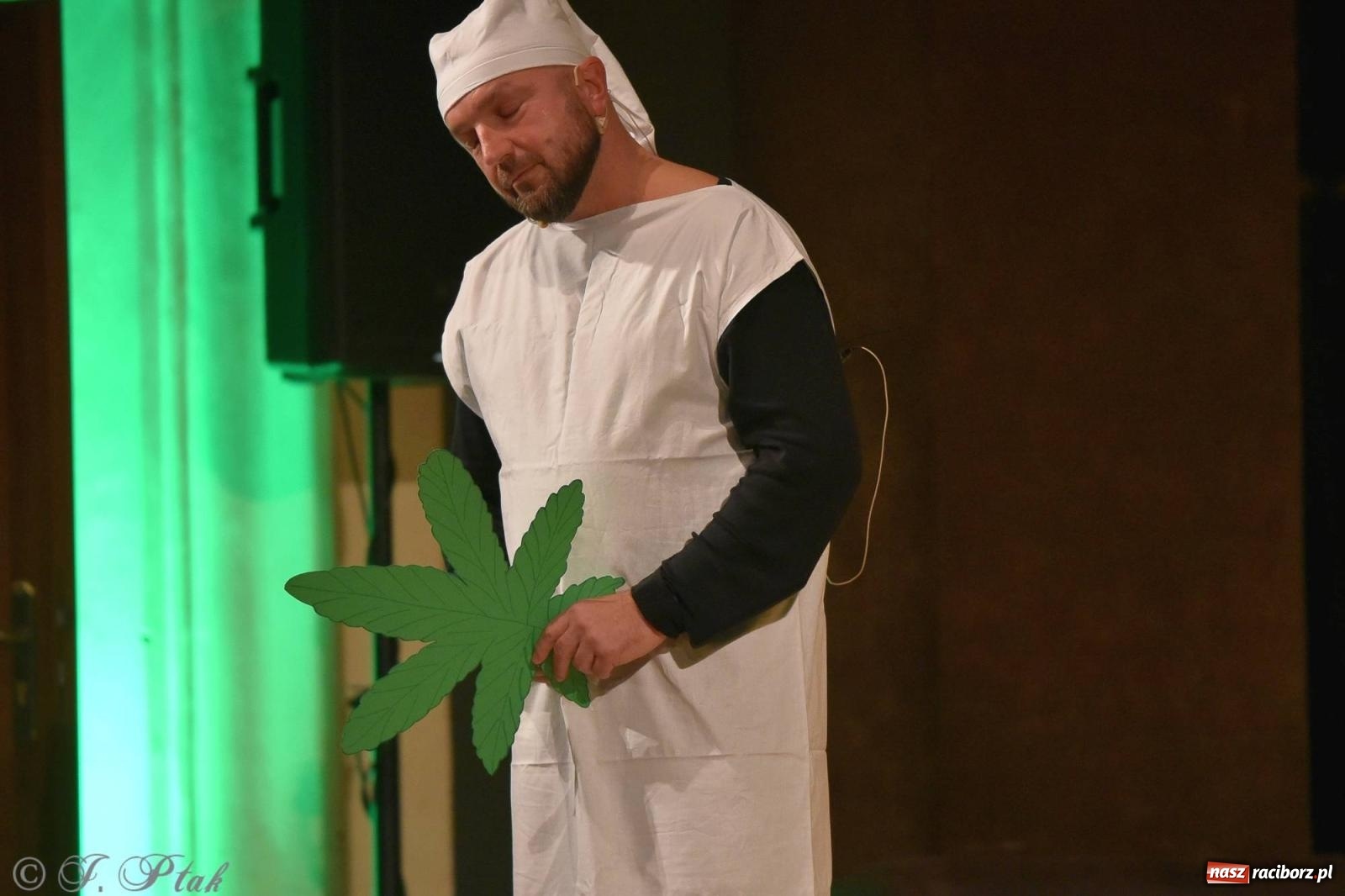 Zdjęcie w galerii na portalu naszraciborz.pl: Oprah Winfrey, Pompa Band, poród i Modlitwa. Gwiazdka Serc na bis! wiadomości z regionu