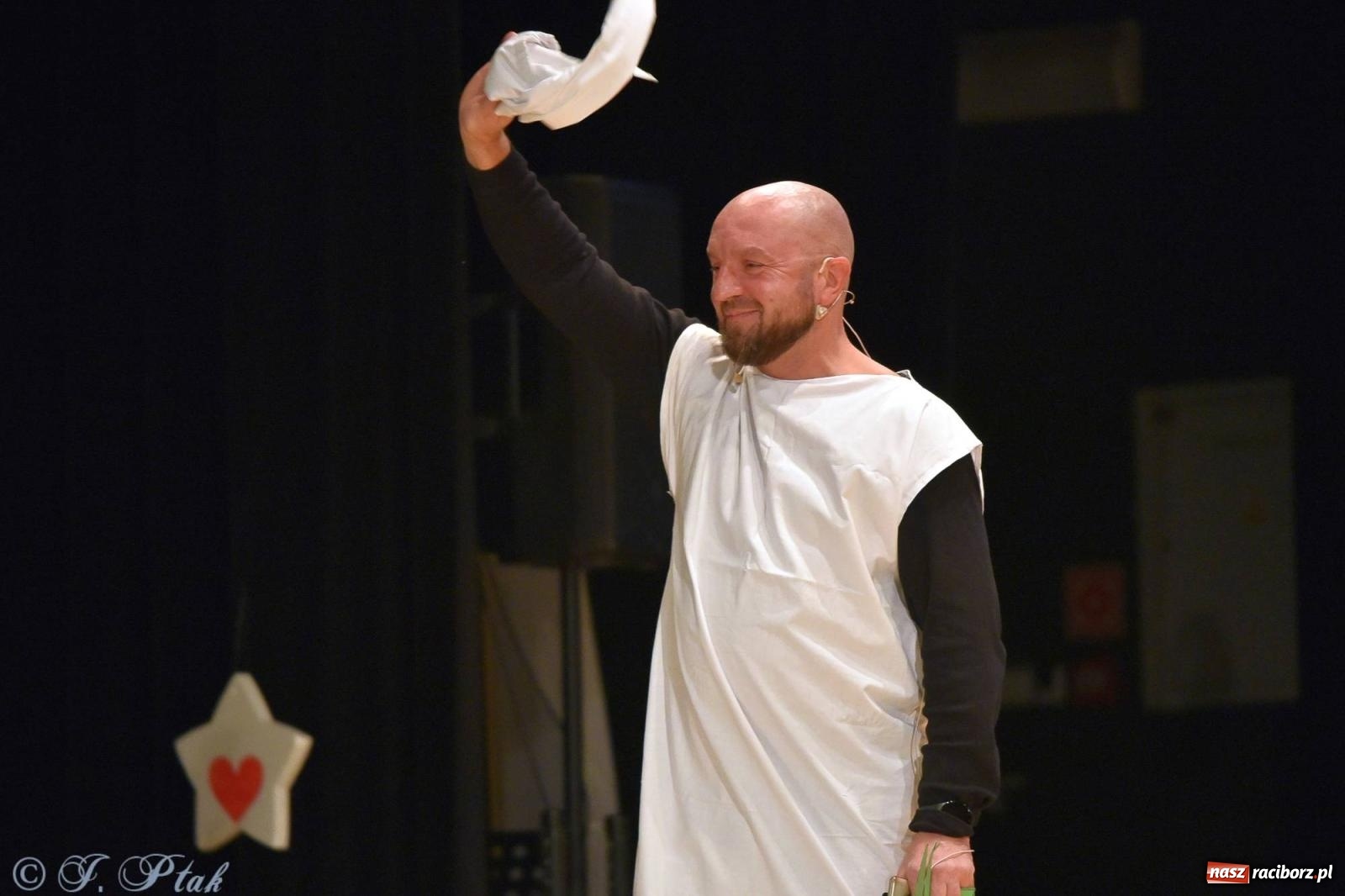 Zdjęcie w galerii na portalu naszraciborz.pl: Oprah Winfrey, Pompa Band, poród i Modlitwa. Gwiazdka Serc na bis! wiadomości z regionu