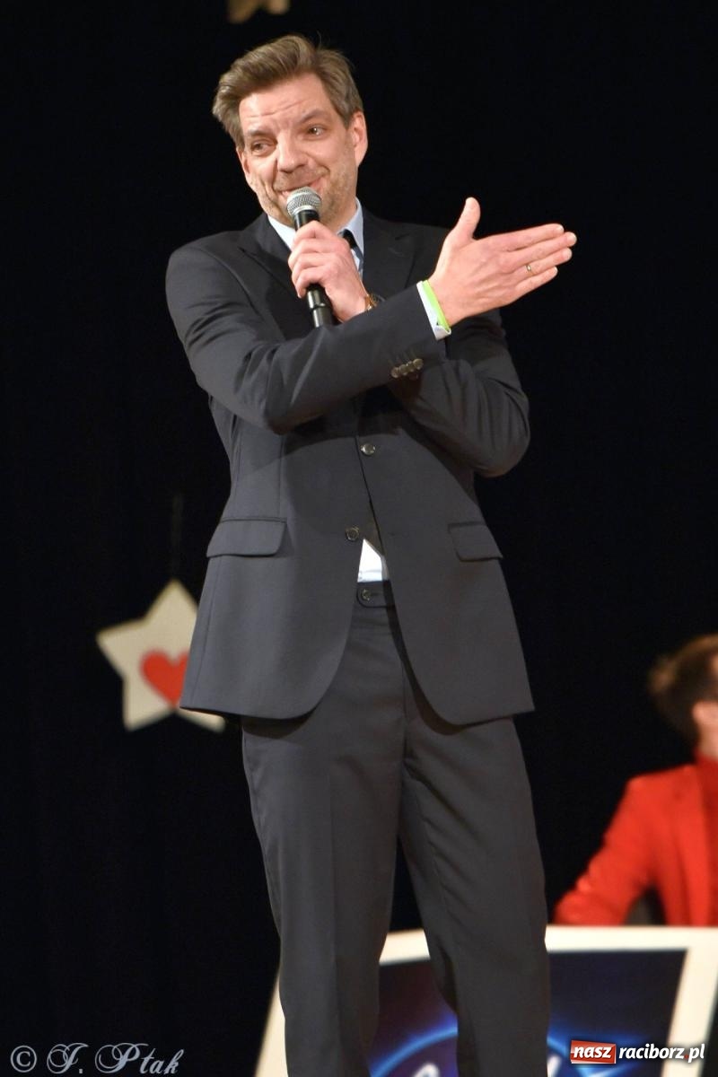 Zdjęcie w galerii na portalu naszraciborz.pl: Oprah Winfrey, Pompa Band, poród i Modlitwa. Gwiazdka Serc na bis! wiadomości z regionu