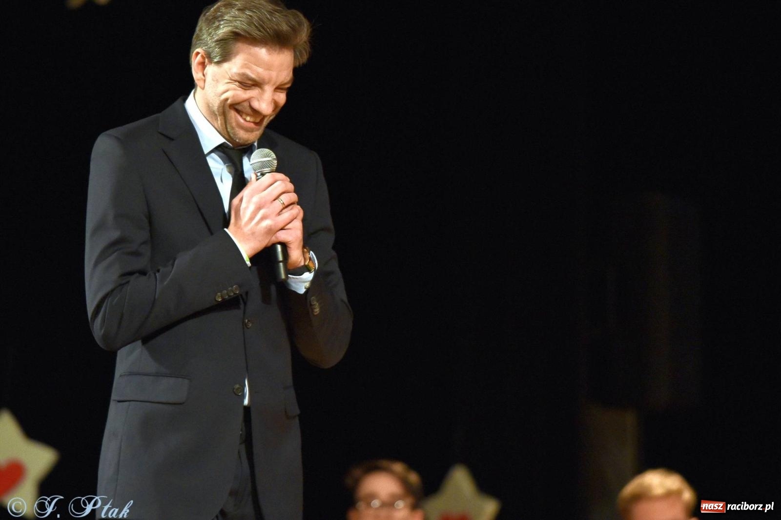 Zdjęcie w galerii na portalu naszraciborz.pl: Oprah Winfrey, Pompa Band, poród i Modlitwa. Gwiazdka Serc na bis! wiadomości z regionu