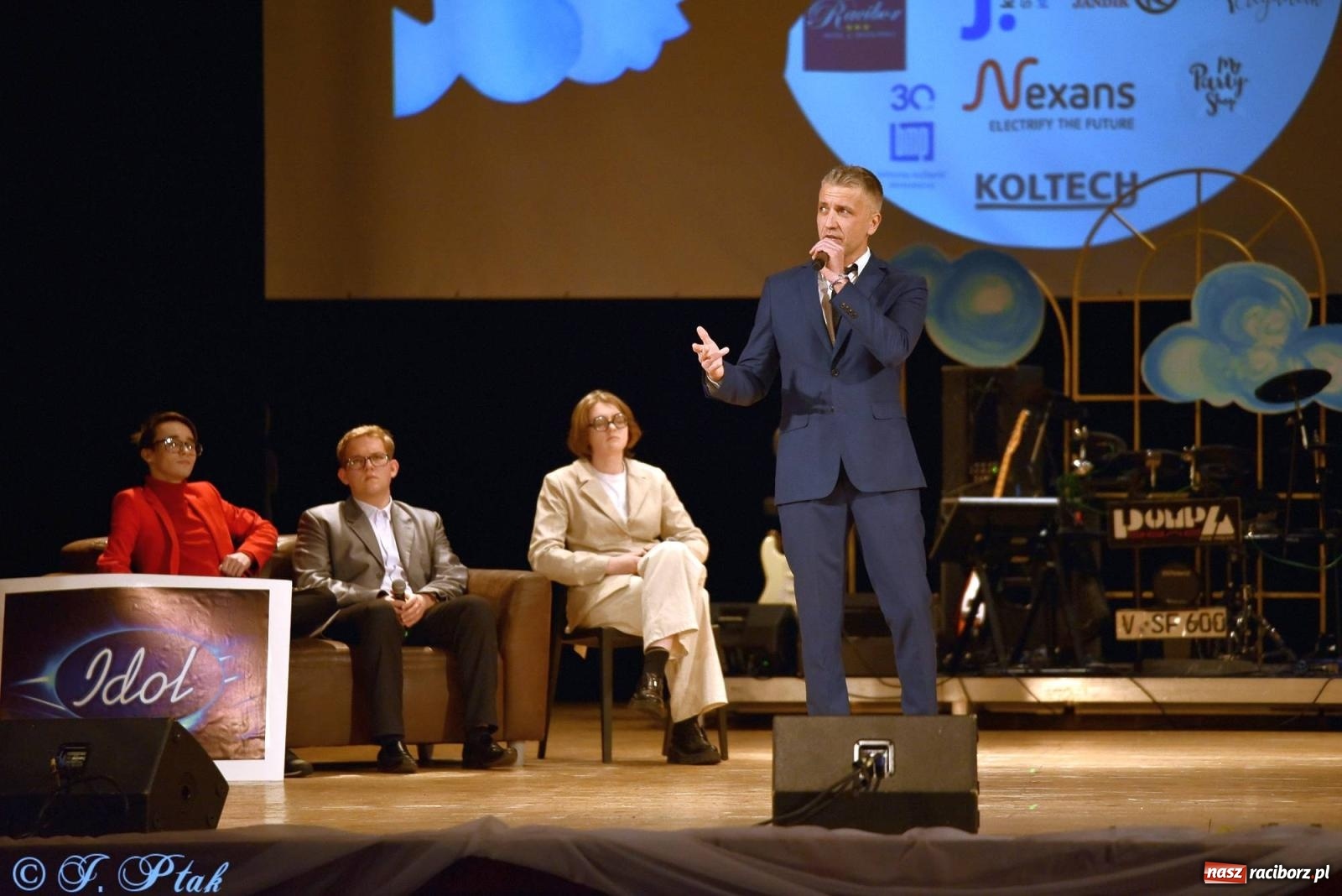 Zdjęcie w galerii na portalu naszraciborz.pl: Oprah Winfrey, Pompa Band, poród i Modlitwa. Gwiazdka Serc na bis! wiadomości z regionu