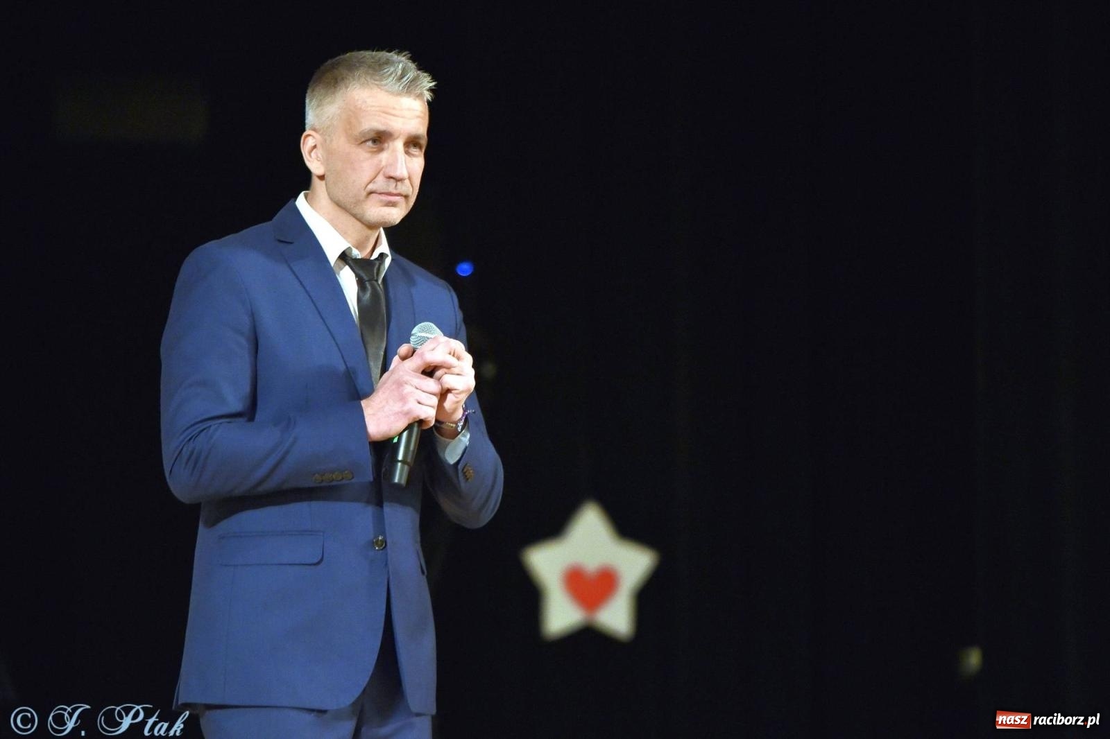 Zdjęcie w galerii na portalu naszraciborz.pl: Oprah Winfrey, Pompa Band, poród i Modlitwa. Gwiazdka Serc na bis! wiadomości z regionu