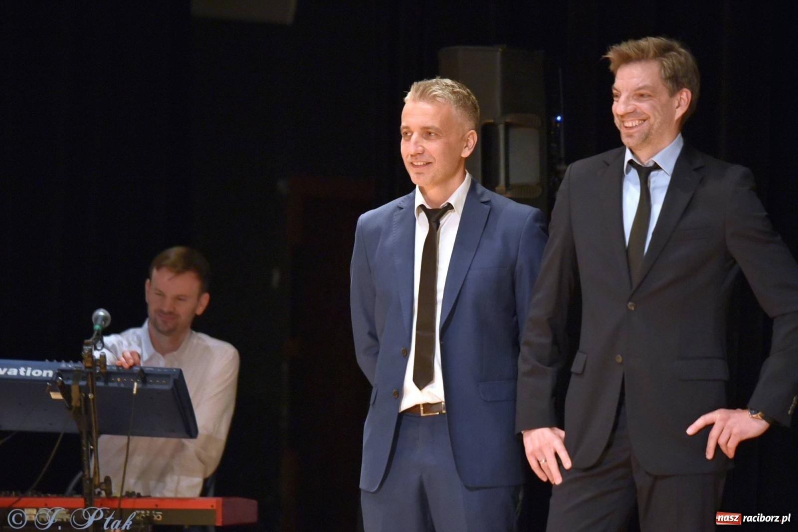 Zdjęcie w galerii na portalu naszraciborz.pl: Oprah Winfrey, Pompa Band, poród i Modlitwa. Gwiazdka Serc na bis! wiadomości z regionu