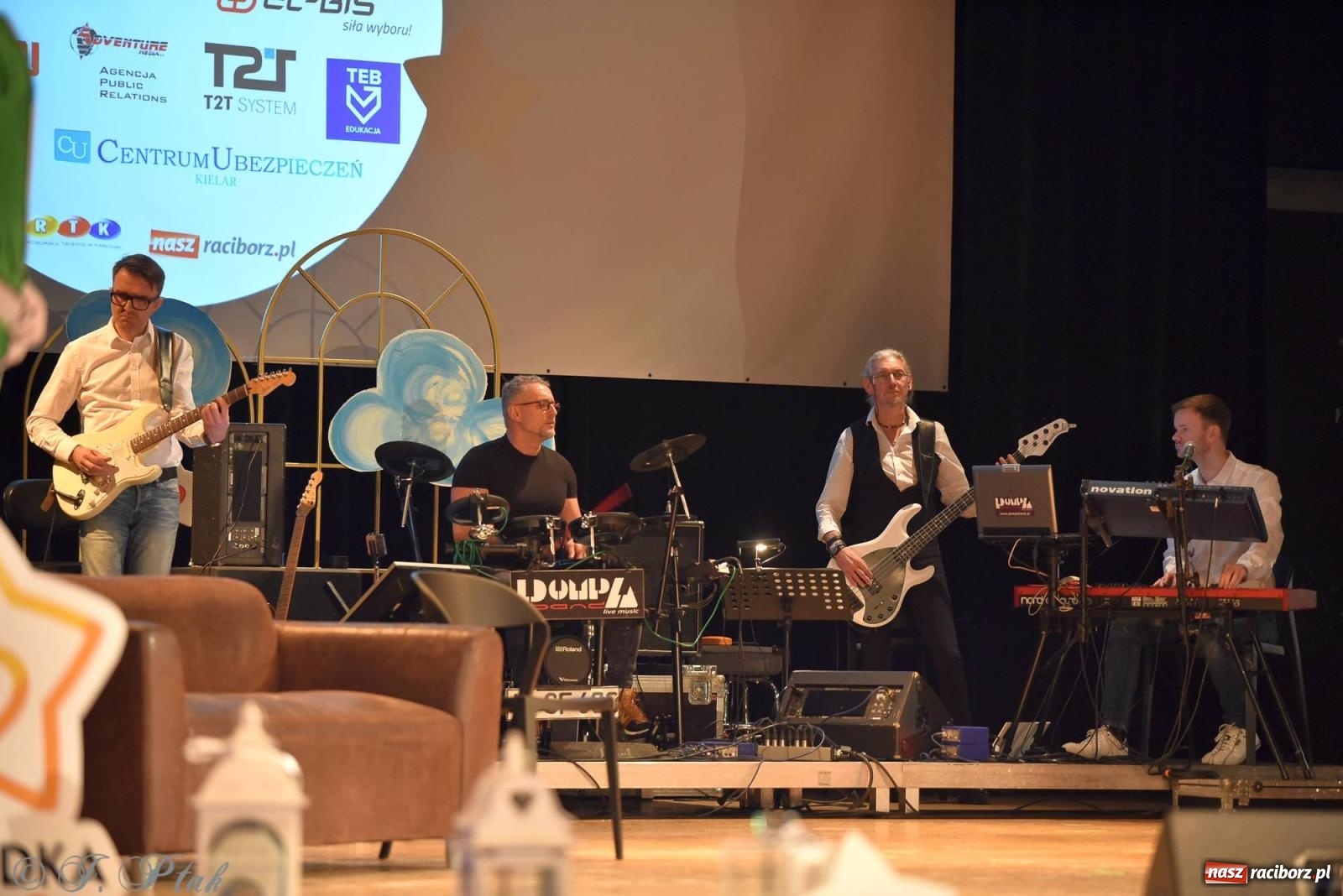 Zdjęcie w galerii na portalu naszraciborz.pl: Oprah Winfrey, Pompa Band, poród i Modlitwa. Gwiazdka Serc na bis! wiadomości z regionu