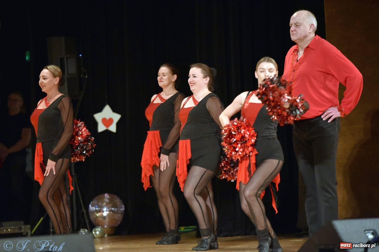 Zdjęcie w galerii na portalu naszraciborz.pl: Oprah Winfrey, Pompa Band, poród i Modlitwa. Gwiazdka Serc na bis! wiadomości z regionu