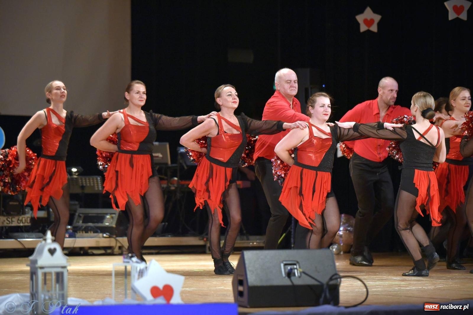 Zdjęcie w galerii na portalu naszraciborz.pl: Oprah Winfrey, Pompa Band, poród i Modlitwa. Gwiazdka Serc na bis! wiadomości z regionu