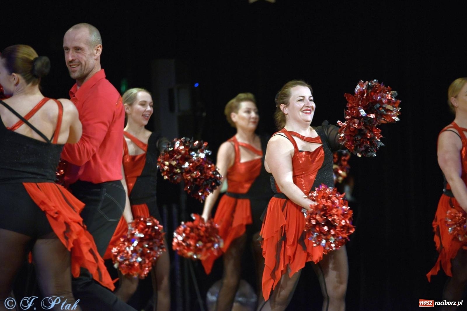 Zdjęcie w galerii na portalu naszraciborz.pl: Oprah Winfrey, Pompa Band, poród i Modlitwa. Gwiazdka Serc na bis! wiadomości z regionu