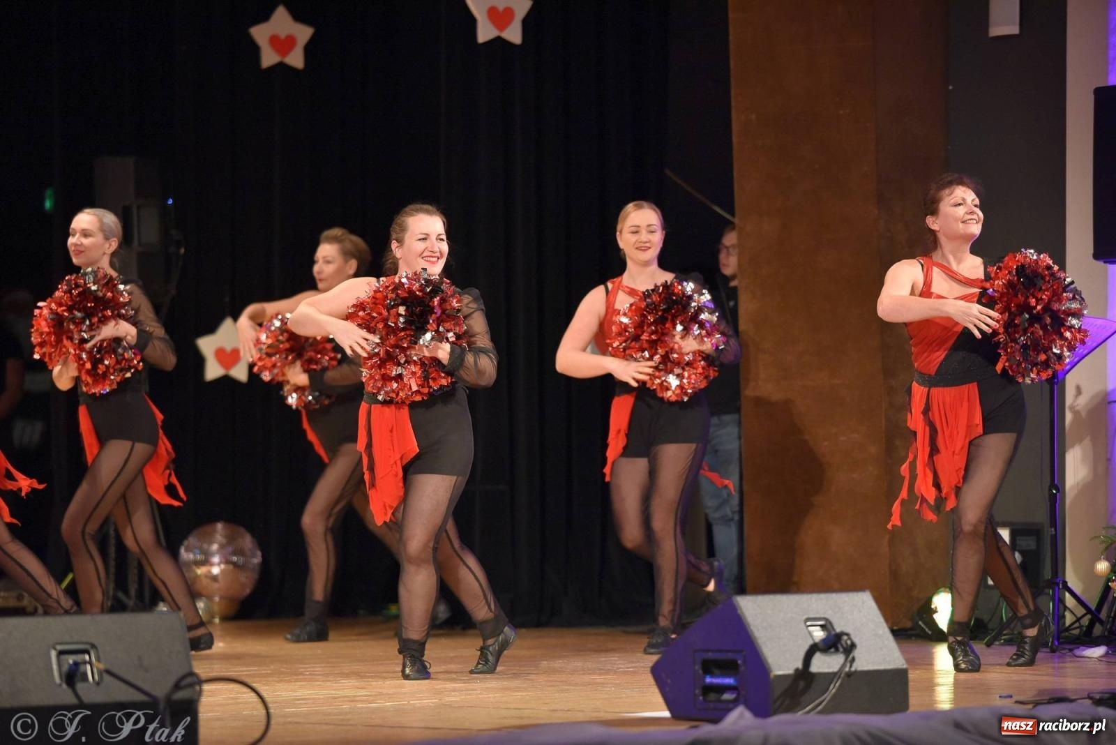 Zdjęcie w galerii na portalu naszraciborz.pl: Oprah Winfrey, Pompa Band, poród i Modlitwa. Gwiazdka Serc na bis! wiadomości z regionu