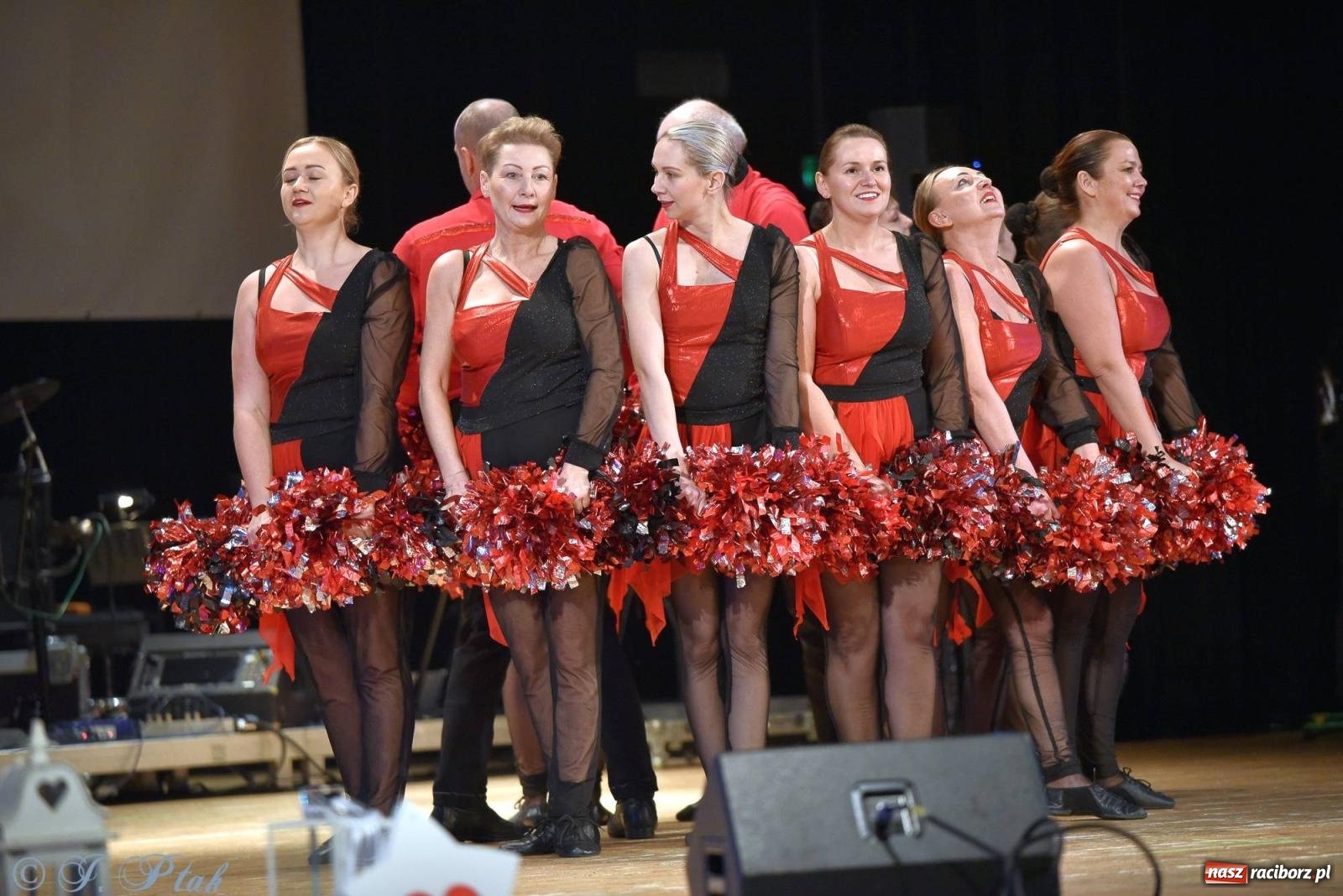 Zdjęcie w galerii na portalu naszraciborz.pl: Oprah Winfrey, Pompa Band, poród i Modlitwa. Gwiazdka Serc na bis! wiadomości z regionu