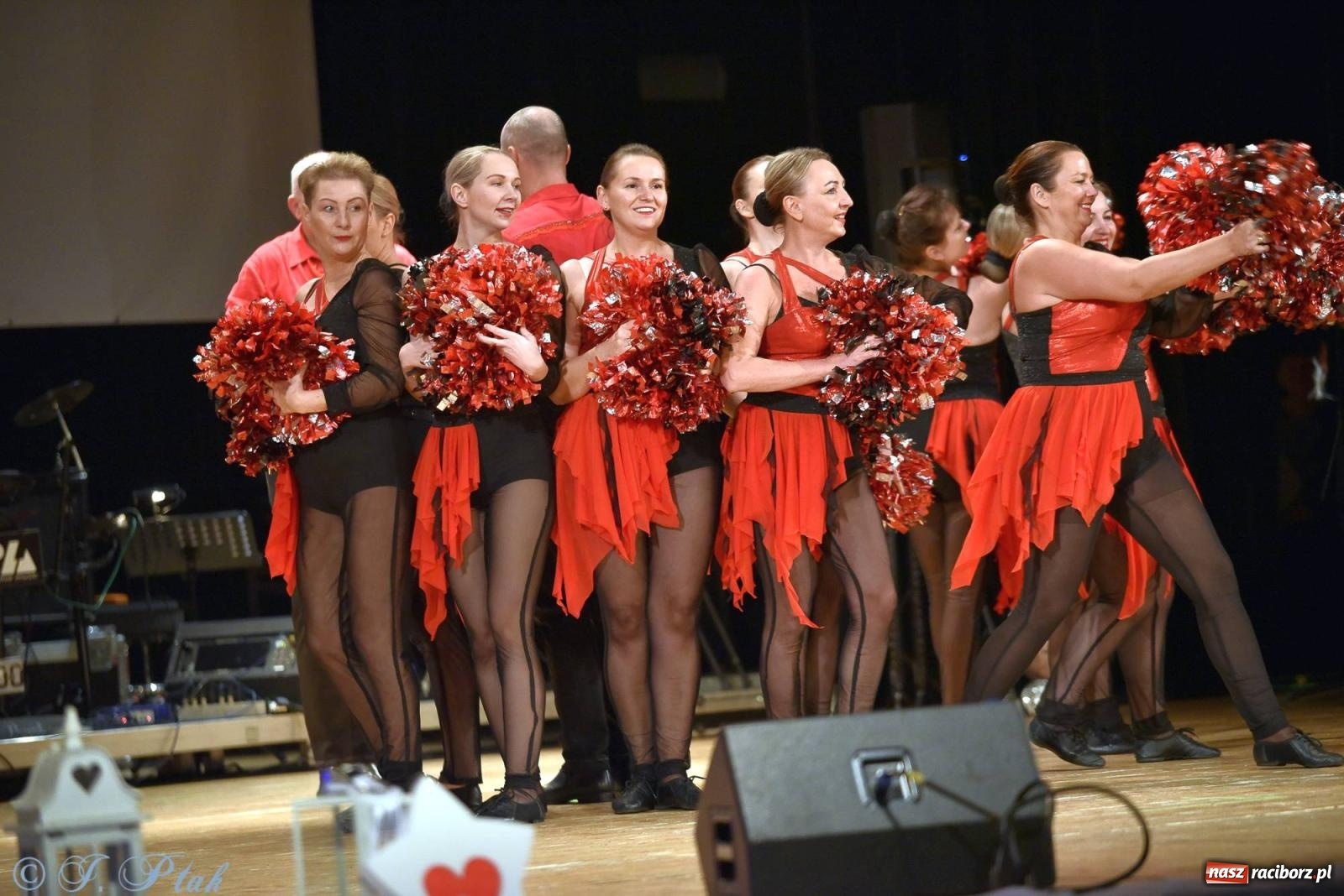 Zdjęcie w galerii na portalu naszraciborz.pl: Oprah Winfrey, Pompa Band, poród i Modlitwa. Gwiazdka Serc na bis! wiadomości z regionu