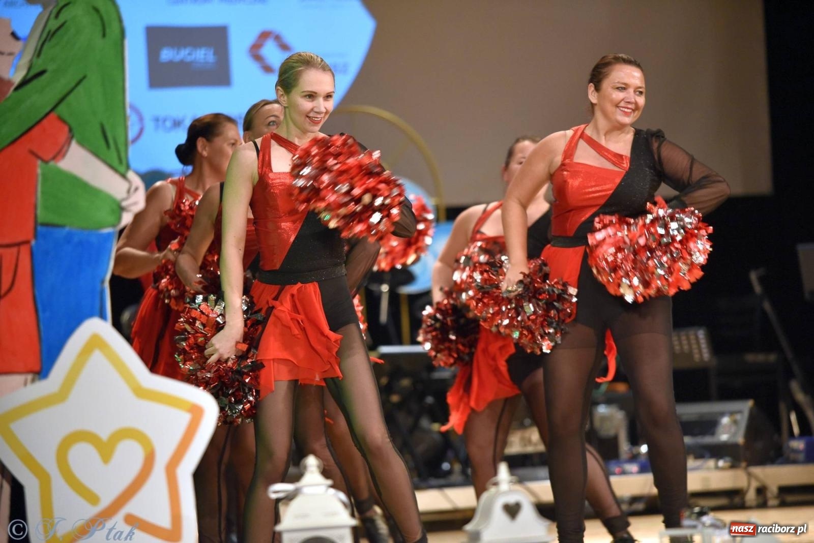 Zdjęcie w galerii na portalu naszraciborz.pl: Oprah Winfrey, Pompa Band, poród i Modlitwa. Gwiazdka Serc na bis! wiadomości z regionu