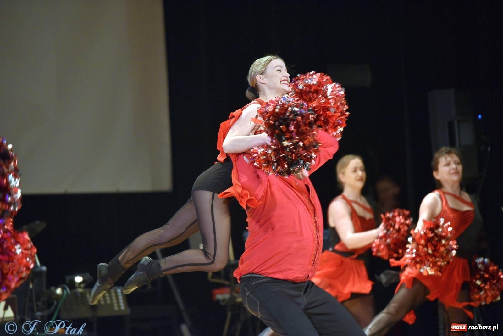 Zdjęcie w galerii na portalu naszraciborz.pl: Oprah Winfrey, Pompa Band, poród i Modlitwa. Gwiazdka Serc na bis! wiadomości z regionu