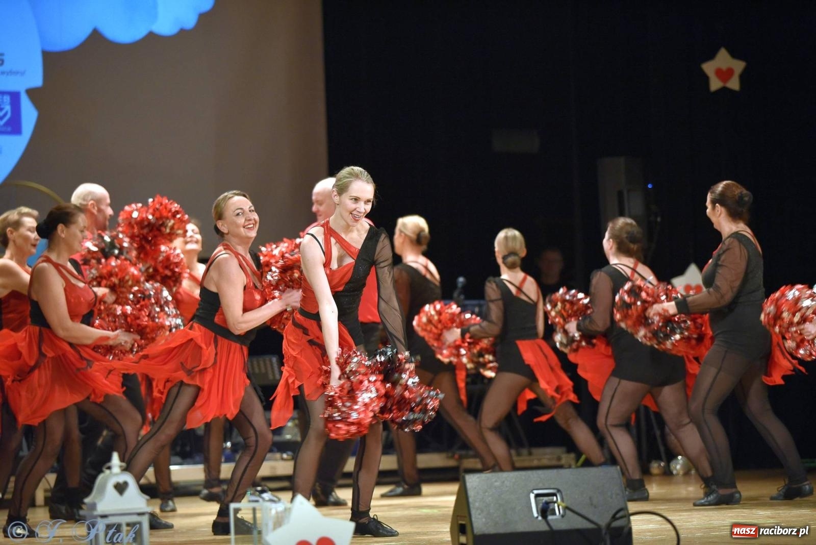 Zdjęcie w galerii na portalu naszraciborz.pl: Oprah Winfrey, Pompa Band, poród i Modlitwa. Gwiazdka Serc na bis! wiadomości z regionu