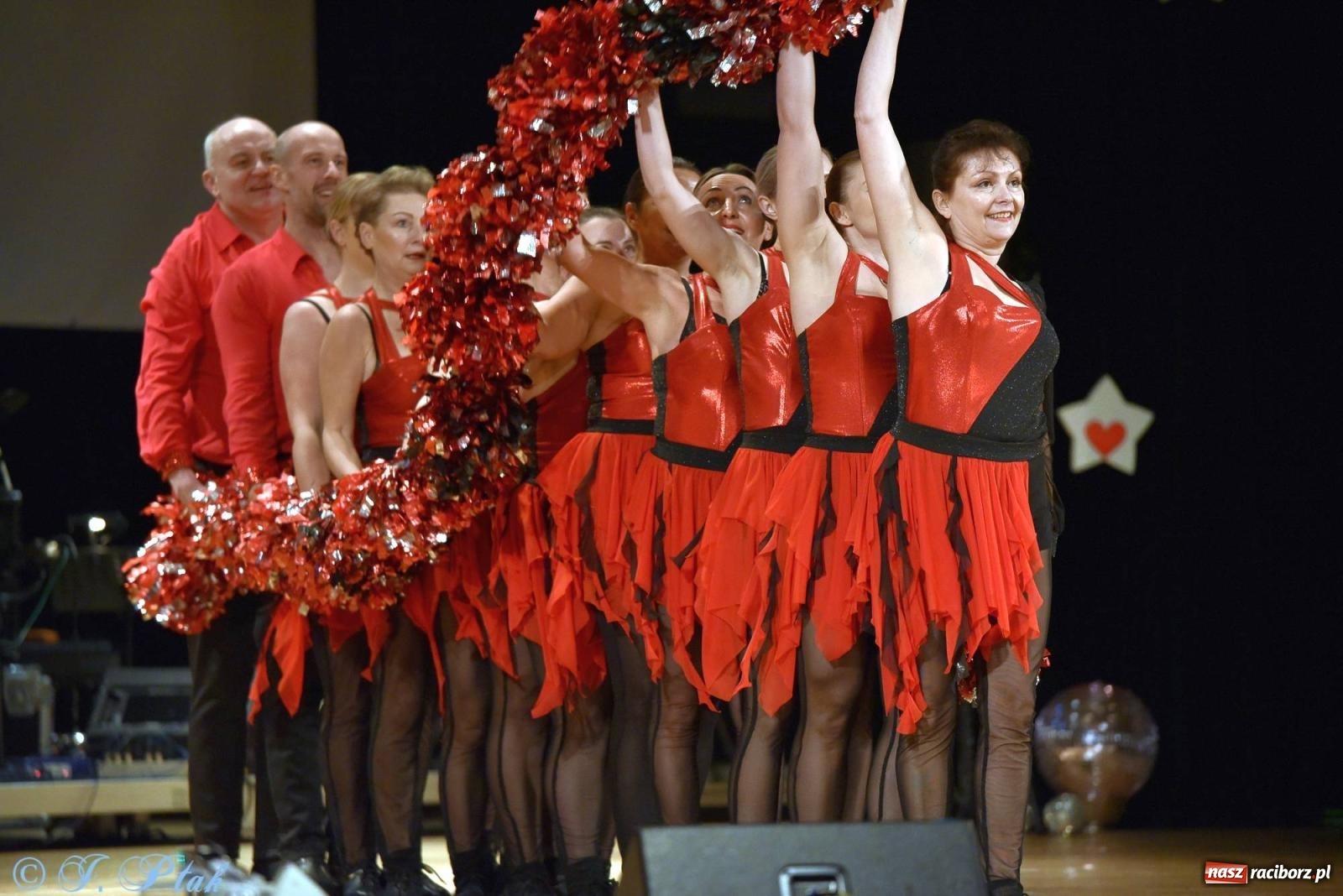 Zdjęcie w galerii na portalu naszraciborz.pl: Oprah Winfrey, Pompa Band, poród i Modlitwa. Gwiazdka Serc na bis! wiadomości z regionu