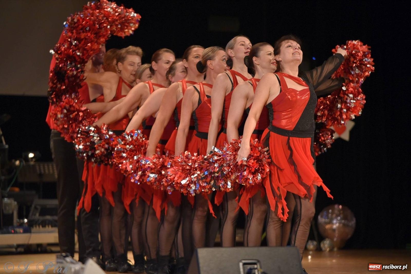 Zdjęcie w galerii na portalu naszraciborz.pl: Oprah Winfrey, Pompa Band, poród i Modlitwa. Gwiazdka Serc na bis! wiadomości z regionu