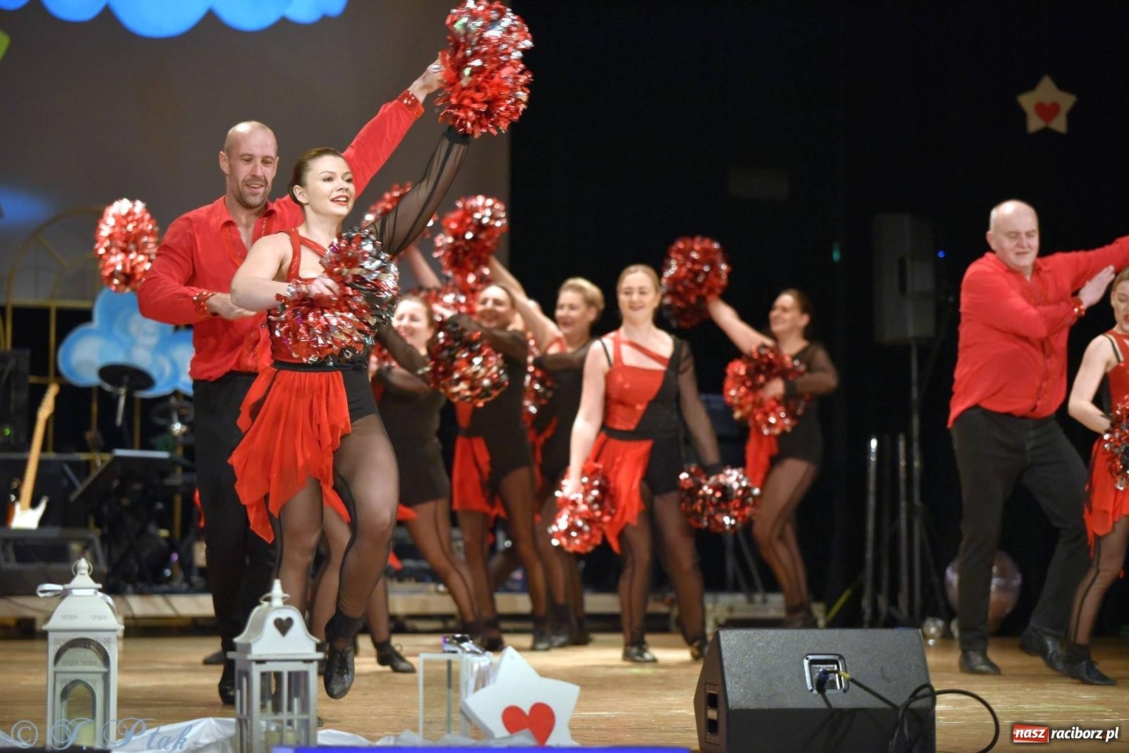 Zdjęcie w galerii na portalu naszraciborz.pl: Oprah Winfrey, Pompa Band, poród i Modlitwa. Gwiazdka Serc na bis! wiadomości z regionu