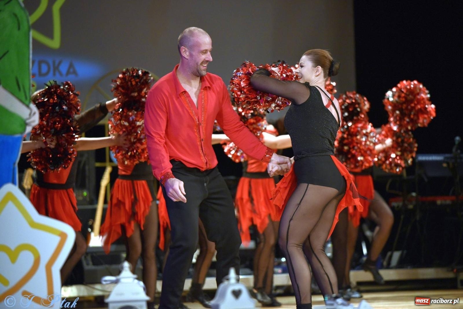 Zdjęcie w galerii na portalu naszraciborz.pl: Oprah Winfrey, Pompa Band, poród i Modlitwa. Gwiazdka Serc na bis! wiadomości z regionu