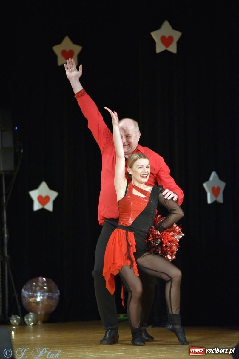 Zdjęcie w galerii na portalu naszraciborz.pl: Oprah Winfrey, Pompa Band, poród i Modlitwa. Gwiazdka Serc na bis! wiadomości z regionu