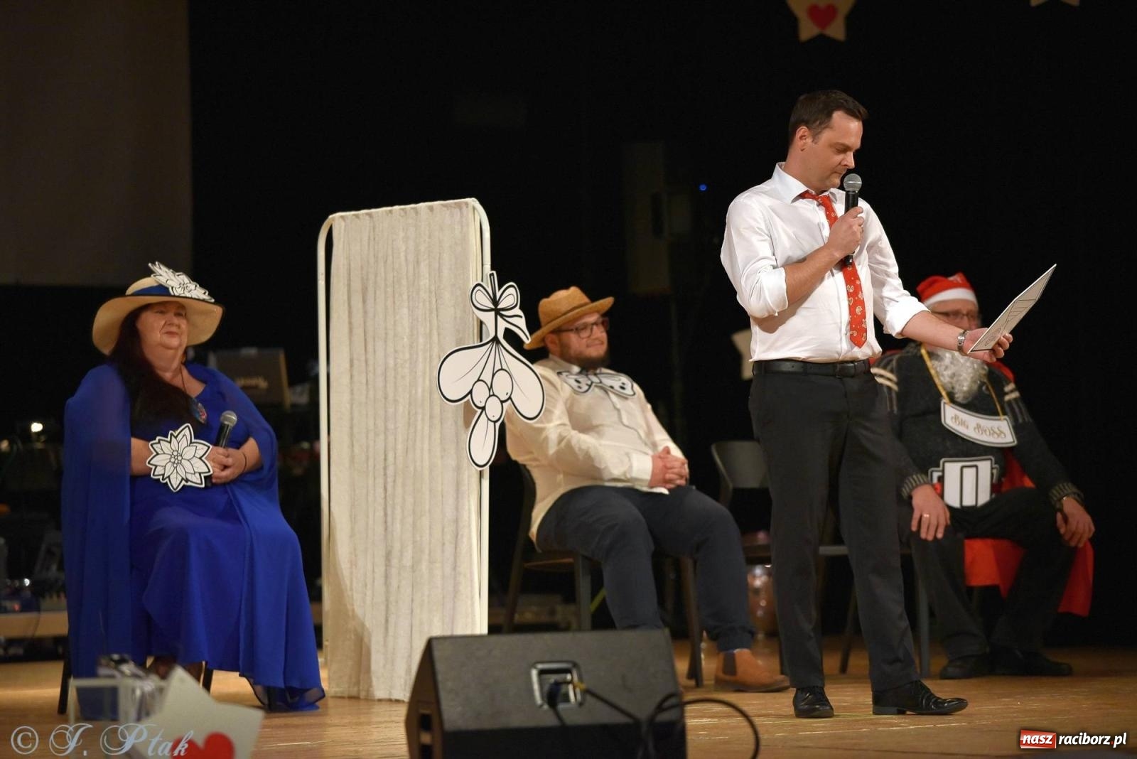 Zdjęcie w galerii na portalu naszraciborz.pl: Oprah Winfrey, Pompa Band, poród i Modlitwa. Gwiazdka Serc na bis! wiadomości z regionu