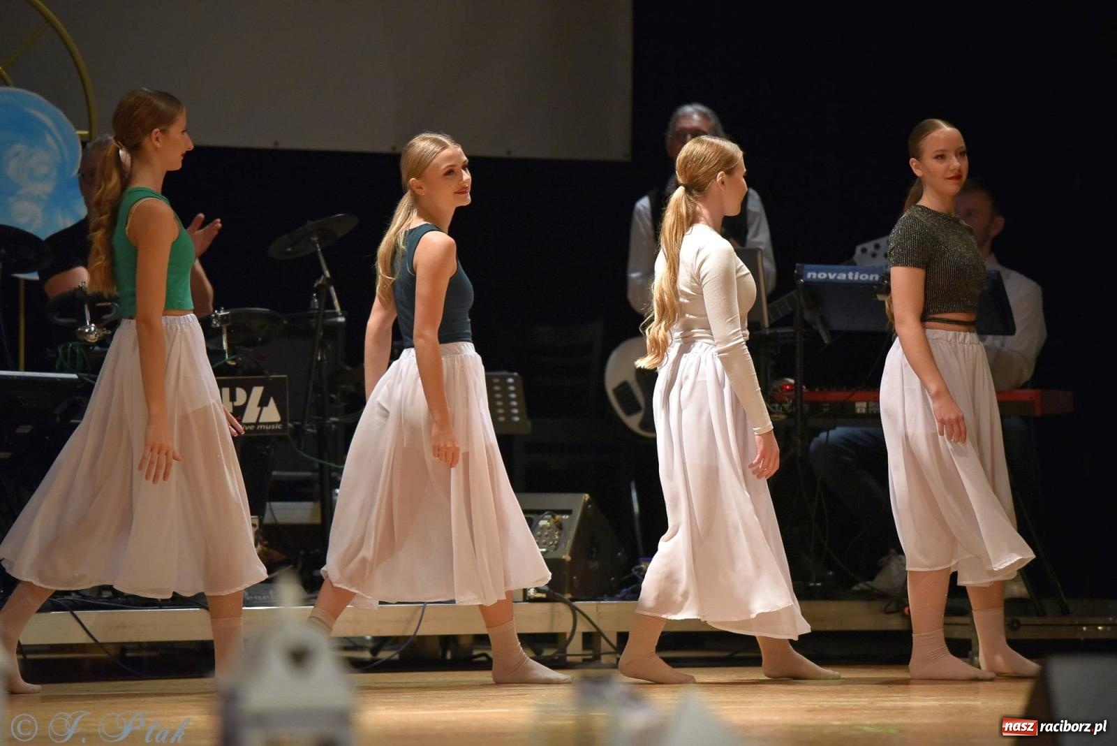 Zdjęcie w galerii na portalu naszraciborz.pl: Oprah Winfrey, Pompa Band, poród i Modlitwa. Gwiazdka Serc na bis! wiadomości z regionu