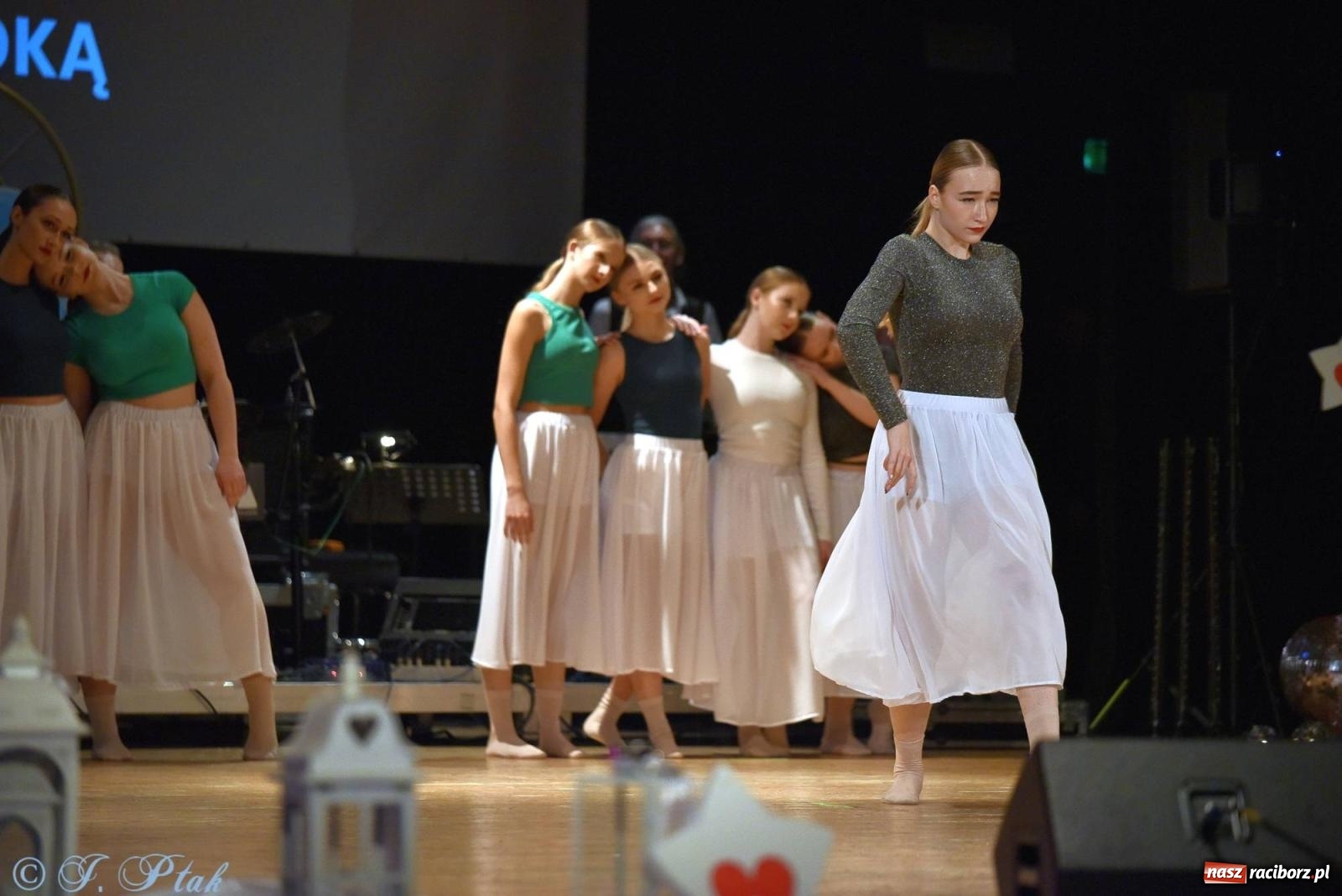 Zdjęcie w galerii na portalu naszraciborz.pl: Oprah Winfrey, Pompa Band, poród i Modlitwa. Gwiazdka Serc na bis! wiadomości z regionu