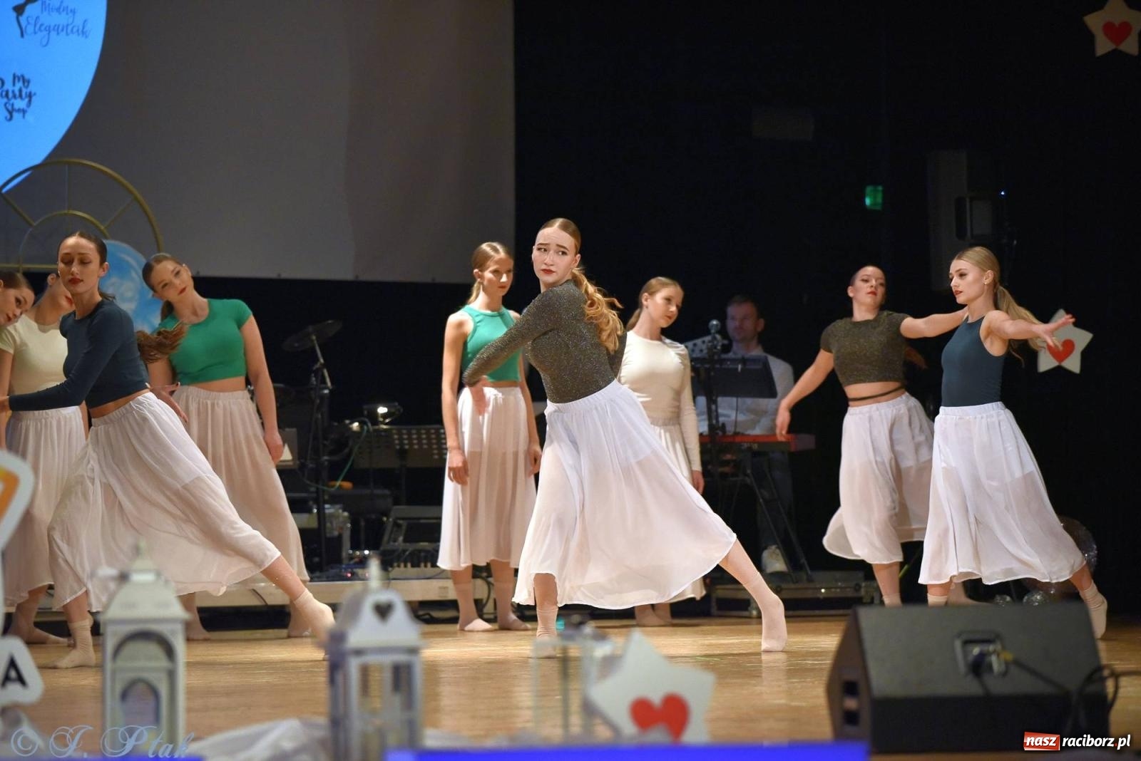Zdjęcie w galerii na portalu naszraciborz.pl: Oprah Winfrey, Pompa Band, poród i Modlitwa. Gwiazdka Serc na bis! wiadomości z regionu