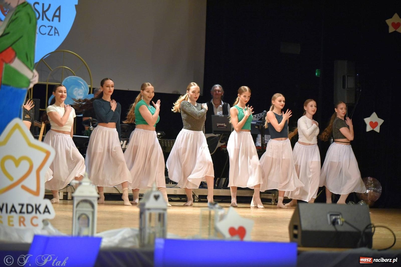 Zdjęcie w galerii na portalu naszraciborz.pl: Oprah Winfrey, Pompa Band, poród i Modlitwa. Gwiazdka Serc na bis! wiadomości z regionu