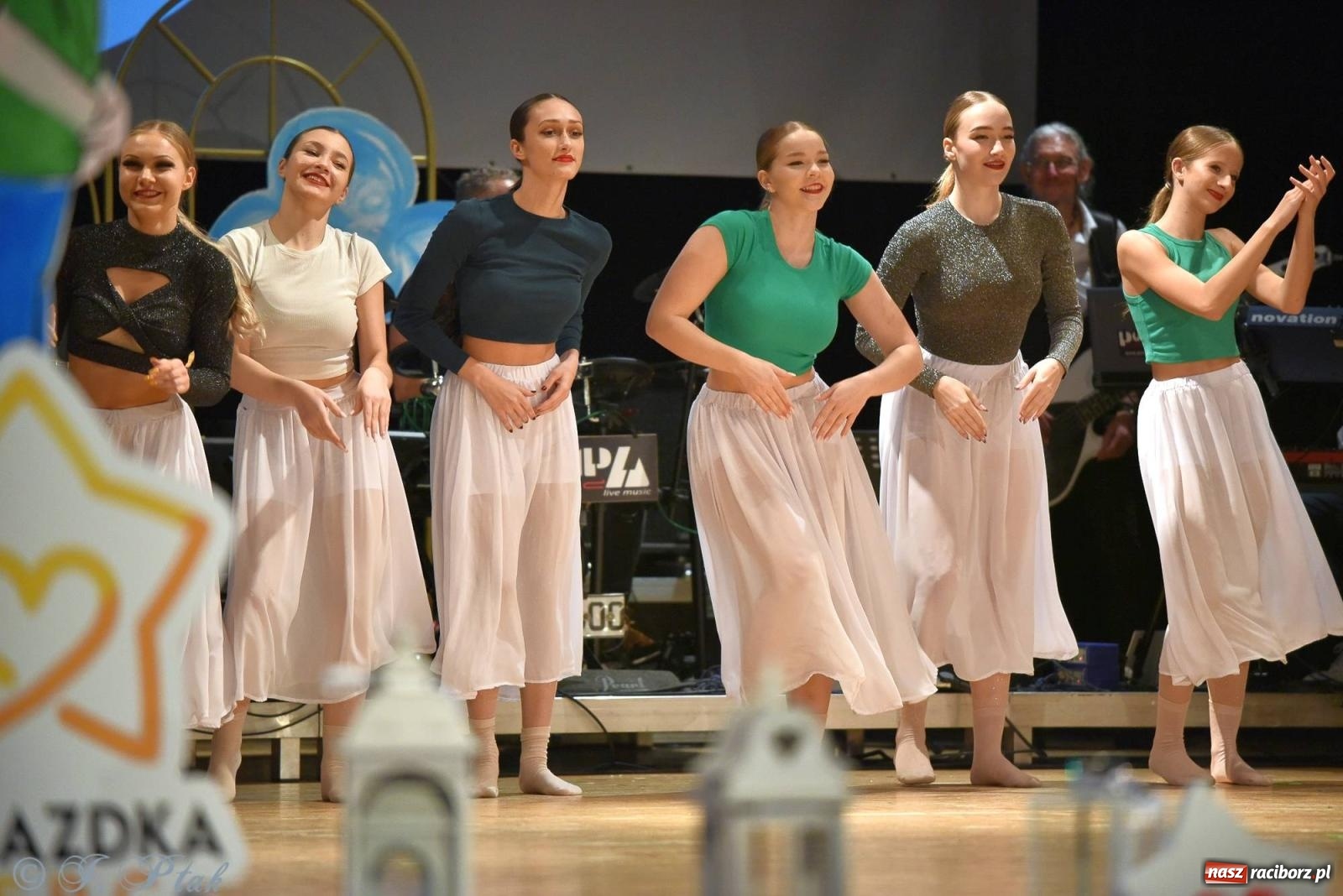 Zdjęcie w galerii na portalu naszraciborz.pl: Oprah Winfrey, Pompa Band, poród i Modlitwa. Gwiazdka Serc na bis! wiadomości z regionu