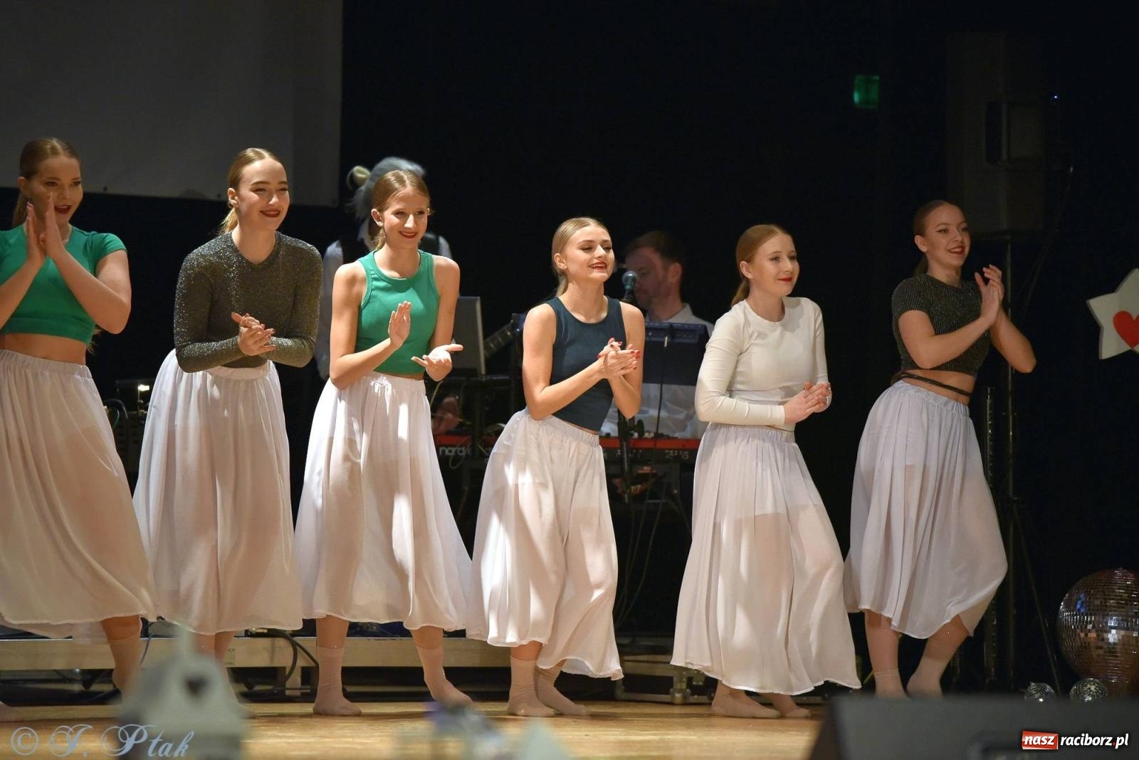 Zdjęcie w galerii na portalu naszraciborz.pl: Oprah Winfrey, Pompa Band, poród i Modlitwa. Gwiazdka Serc na bis! wiadomości z regionu