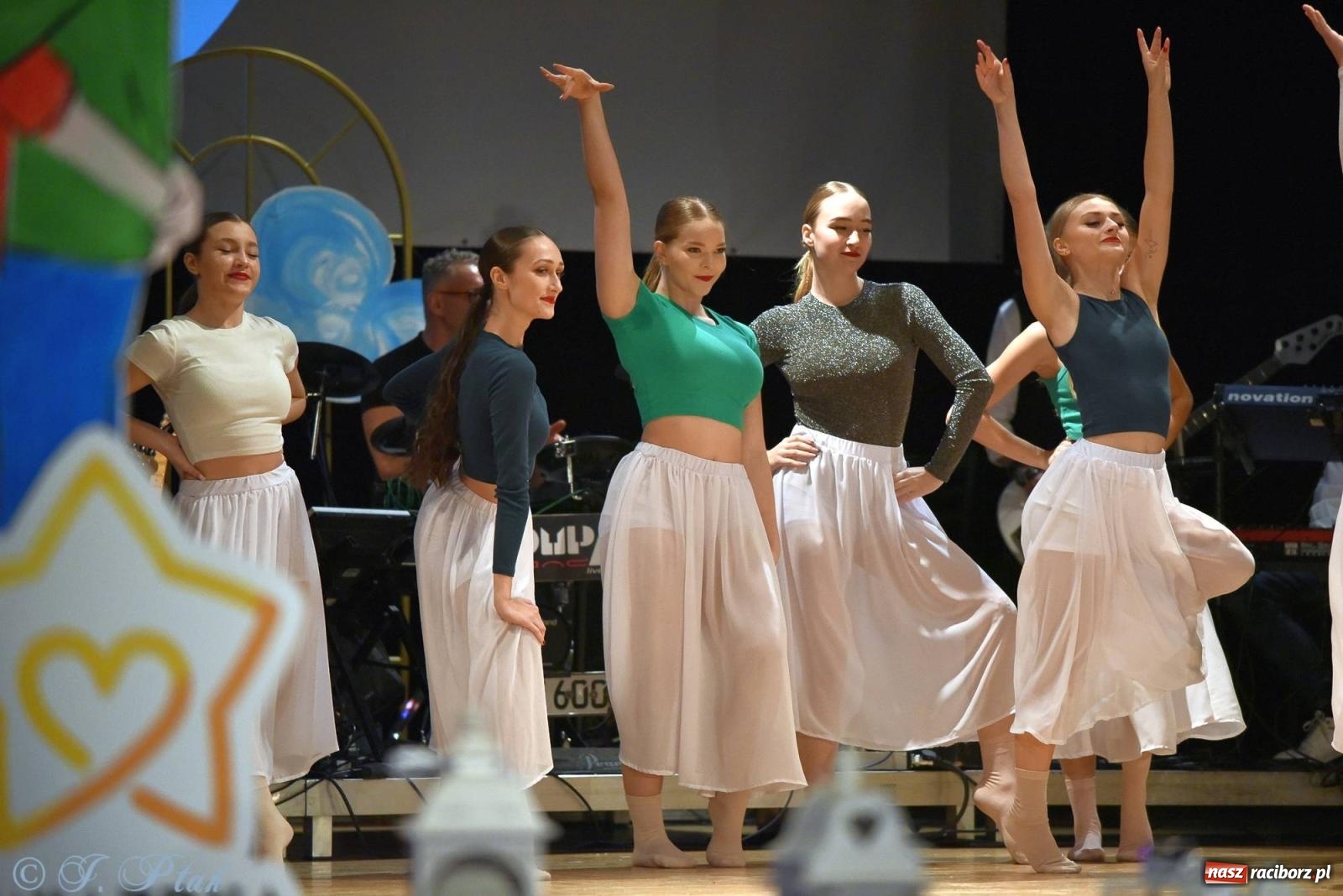 Zdjęcie w galerii na portalu naszraciborz.pl: Oprah Winfrey, Pompa Band, poród i Modlitwa. Gwiazdka Serc na bis! wiadomości z regionu