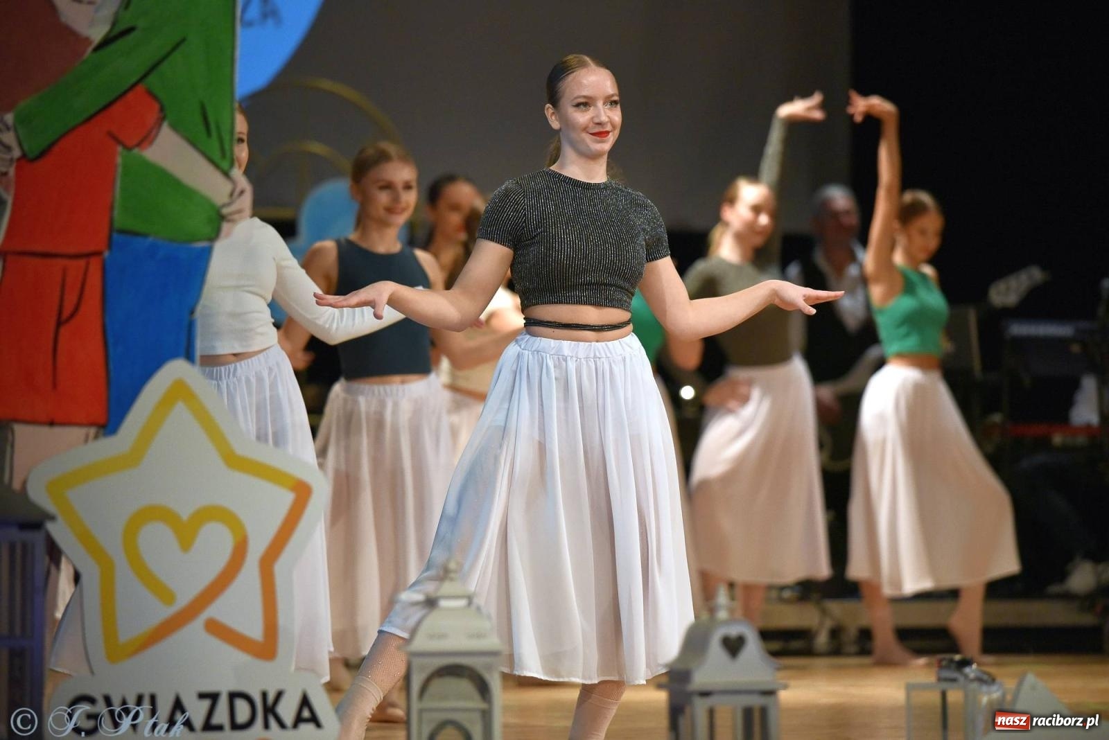 Zdjęcie w galerii na portalu naszraciborz.pl: Oprah Winfrey, Pompa Band, poród i Modlitwa. Gwiazdka Serc na bis! wiadomości z regionu