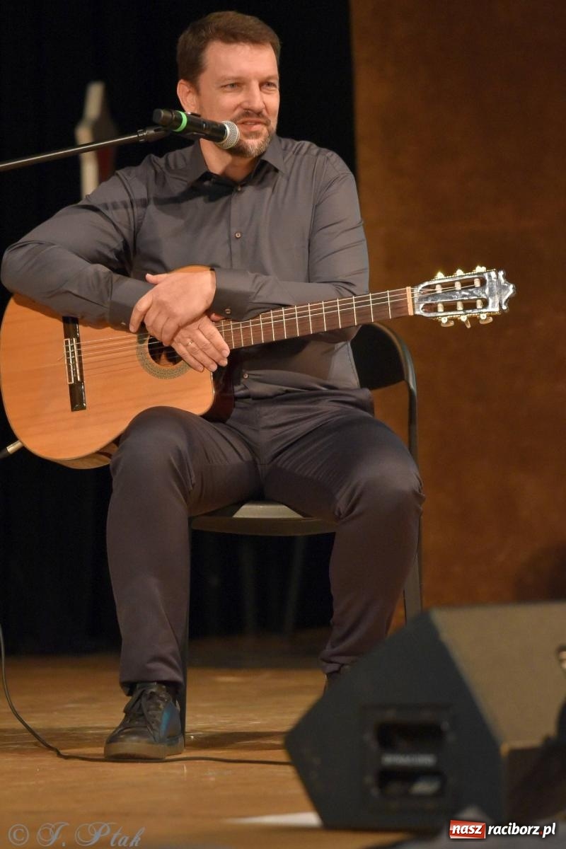 Zdjęcie w galerii na portalu naszraciborz.pl: Oprah Winfrey, Pompa Band, poród i Modlitwa. Gwiazdka Serc na bis! wiadomości z regionu