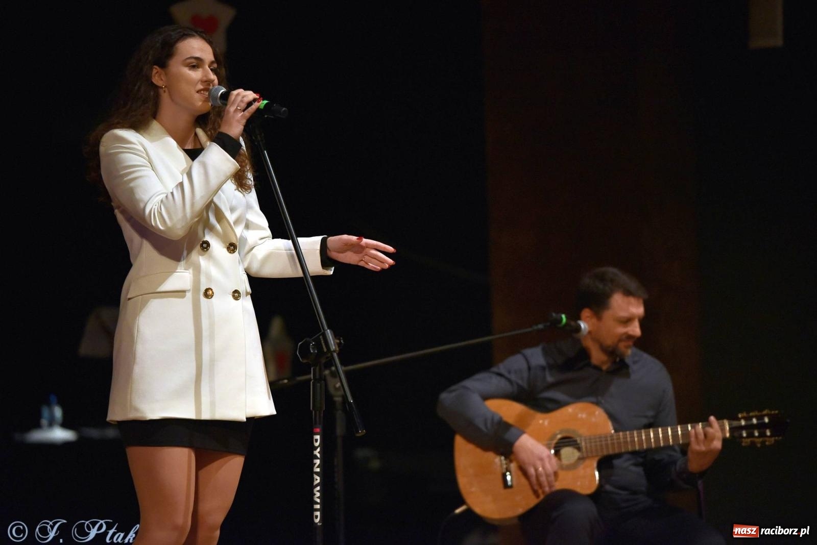 Zdjęcie w galerii na portalu naszraciborz.pl: Oprah Winfrey, Pompa Band, poród i Modlitwa. Gwiazdka Serc na bis! wiadomości z regionu