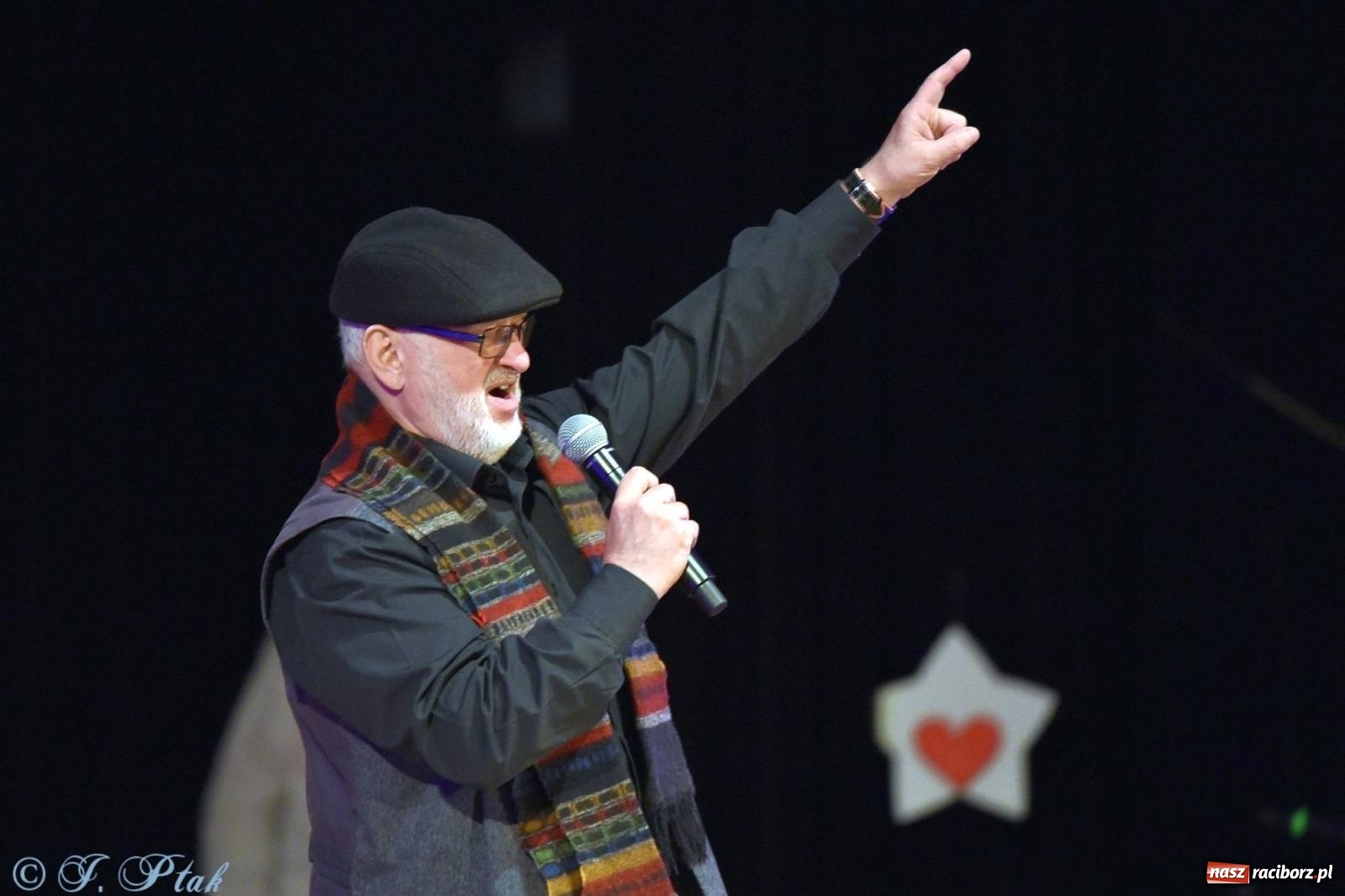 Zdjęcie w galerii na portalu naszraciborz.pl: Oprah Winfrey, Pompa Band, poród i Modlitwa. Gwiazdka Serc na bis! wiadomości z regionu