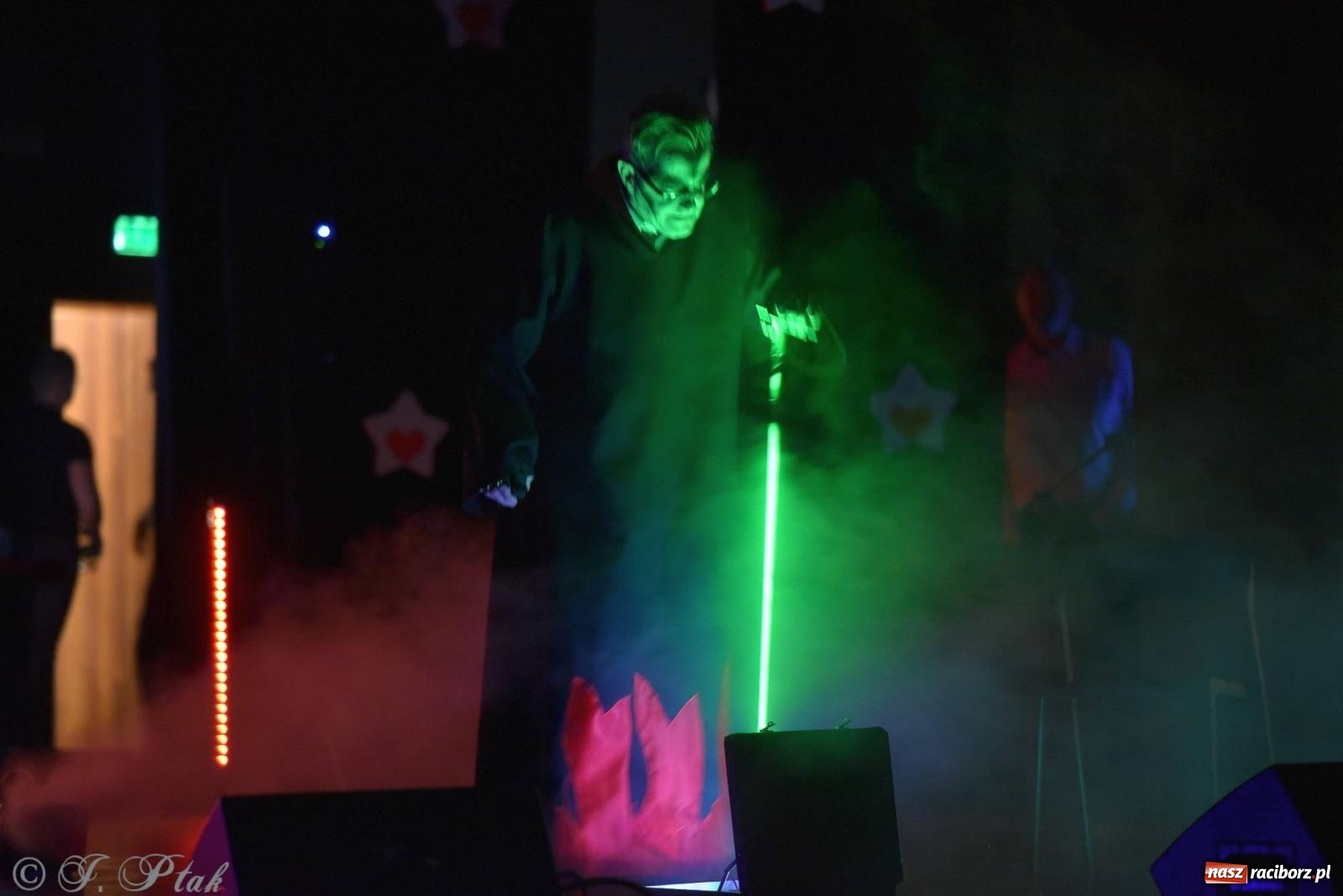 Zdjęcie w galerii na portalu naszraciborz.pl: Oprah Winfrey, Pompa Band, poród i Modlitwa. Gwiazdka Serc na bis! wiadomości z regionu