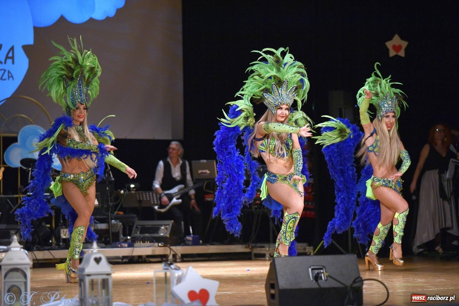 Zdjęcie w galerii na portalu naszraciborz.pl: Oprah Winfrey, Pompa Band, poród i Modlitwa. Gwiazdka Serc na bis! wiadomości z regionu