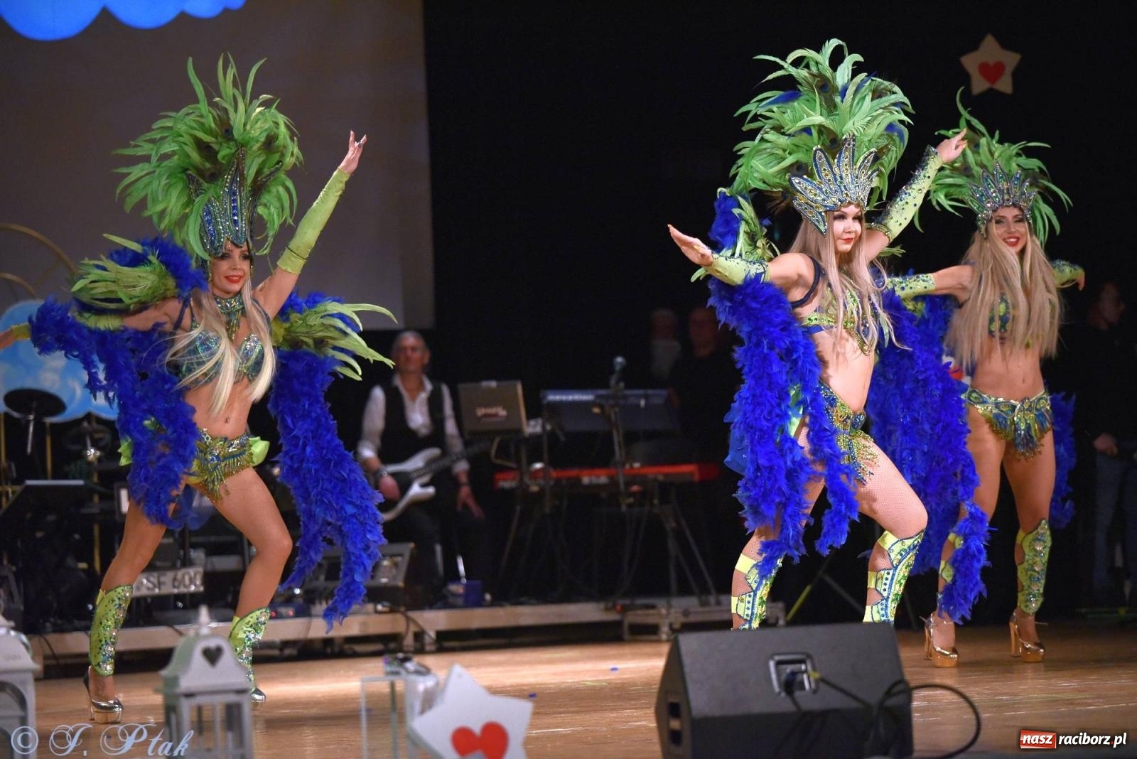 Zdjęcie w galerii na portalu naszraciborz.pl: Oprah Winfrey, Pompa Band, poród i Modlitwa. Gwiazdka Serc na bis! wiadomości z regionu