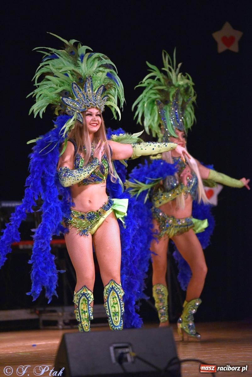 Zdjęcie w galerii na portalu naszraciborz.pl: Oprah Winfrey, Pompa Band, poród i Modlitwa. Gwiazdka Serc na bis! wiadomości z regionu