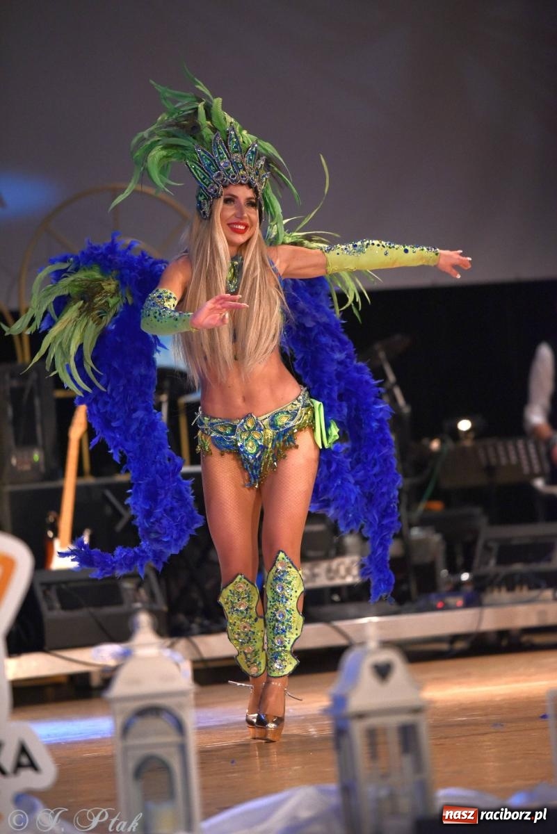 Zdjęcie w galerii na portalu naszraciborz.pl: Oprah Winfrey, Pompa Band, poród i Modlitwa. Gwiazdka Serc na bis! wiadomości z regionu