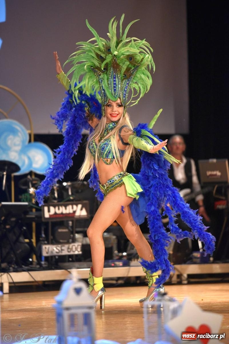 Zdjęcie w galerii na portalu naszraciborz.pl: Oprah Winfrey, Pompa Band, poród i Modlitwa. Gwiazdka Serc na bis! wiadomości z regionu