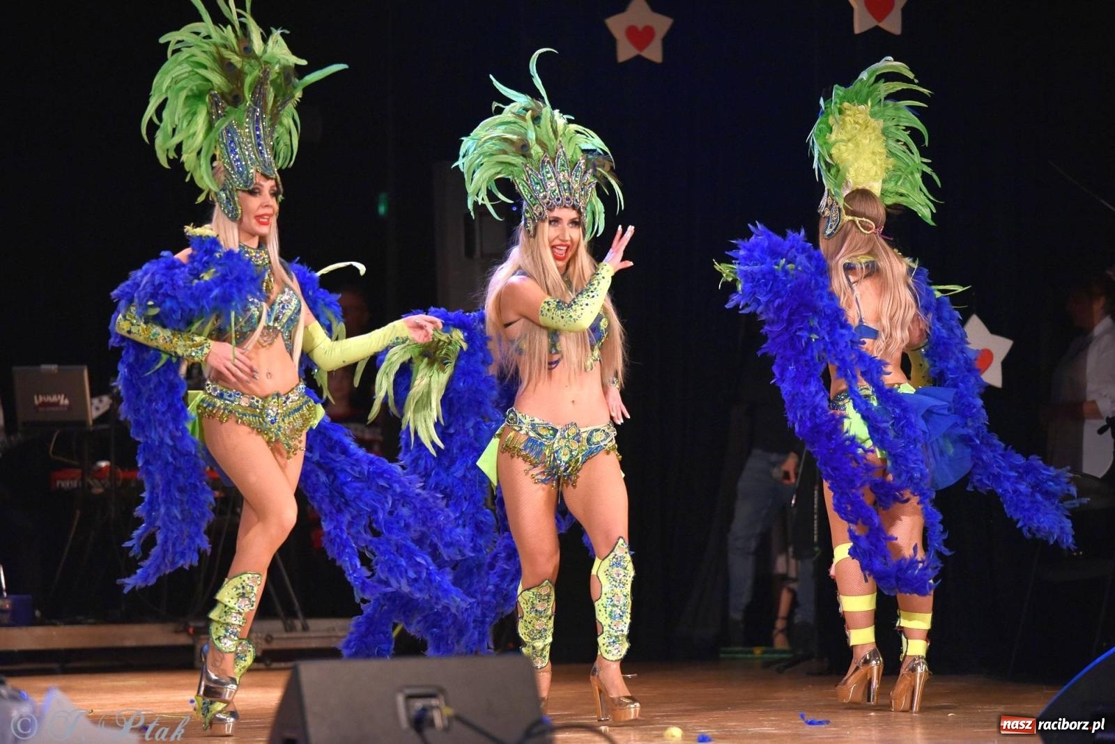 Zdjęcie w galerii na portalu naszraciborz.pl: Oprah Winfrey, Pompa Band, poród i Modlitwa. Gwiazdka Serc na bis! wiadomości z regionu