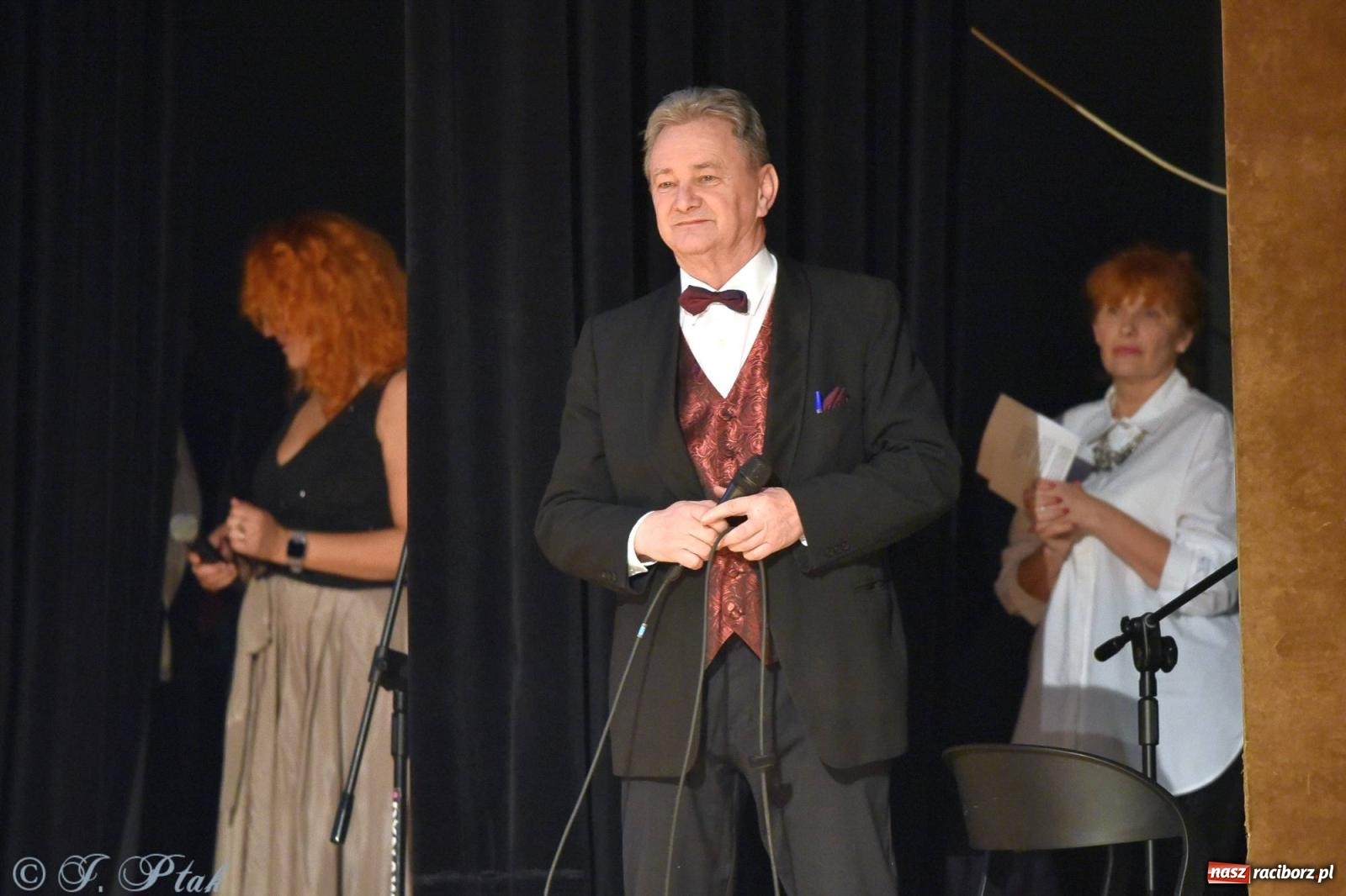 Zdjęcie w galerii na portalu naszraciborz.pl: Oprah Winfrey, Pompa Band, poród i Modlitwa. Gwiazdka Serc na bis! wiadomości z regionu