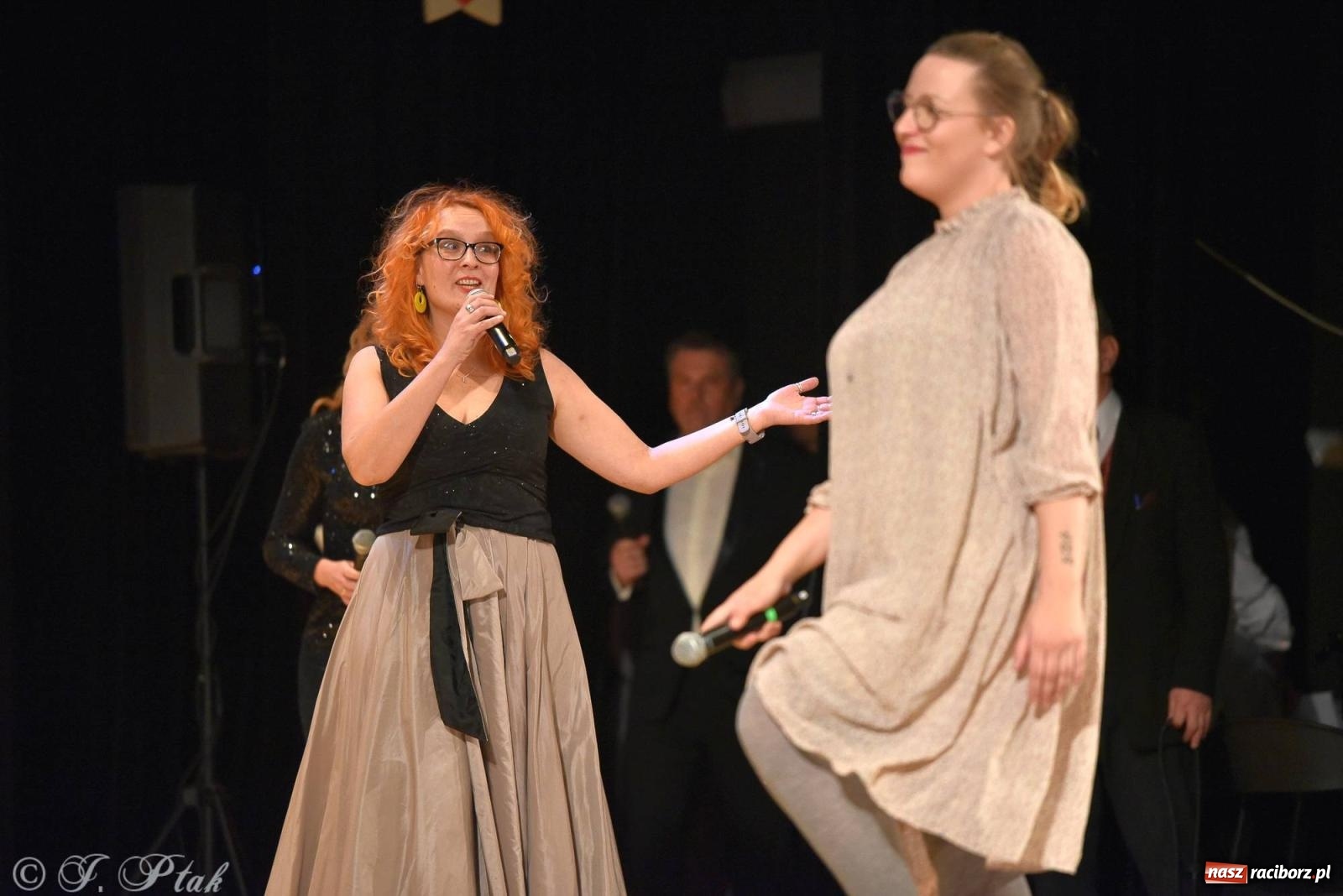 Zdjęcie w galerii na portalu naszraciborz.pl: Oprah Winfrey, Pompa Band, poród i Modlitwa. Gwiazdka Serc na bis! wiadomości z regionu